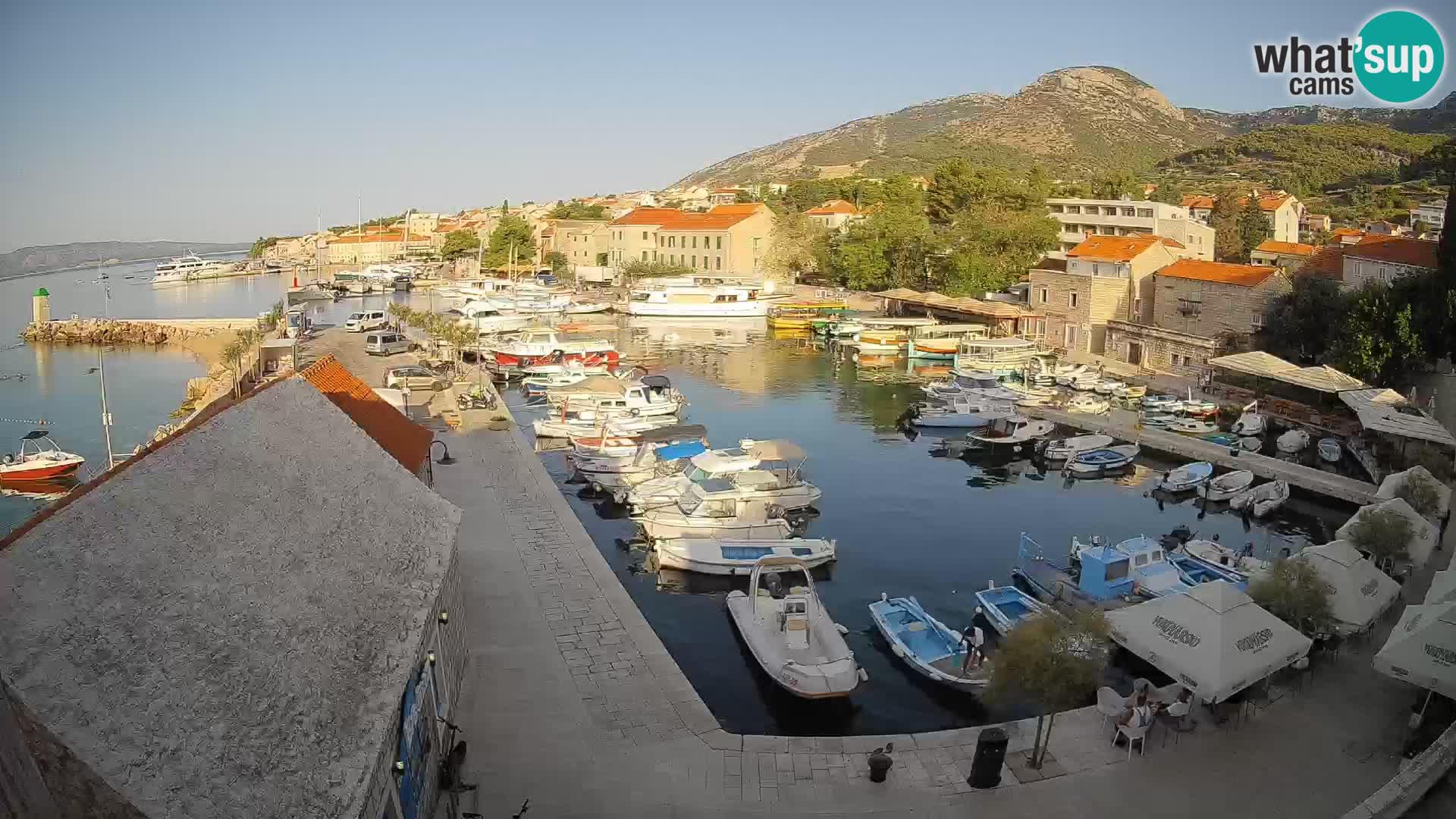 Webcam porto di Bol – Vista live sulla Riva e Marina