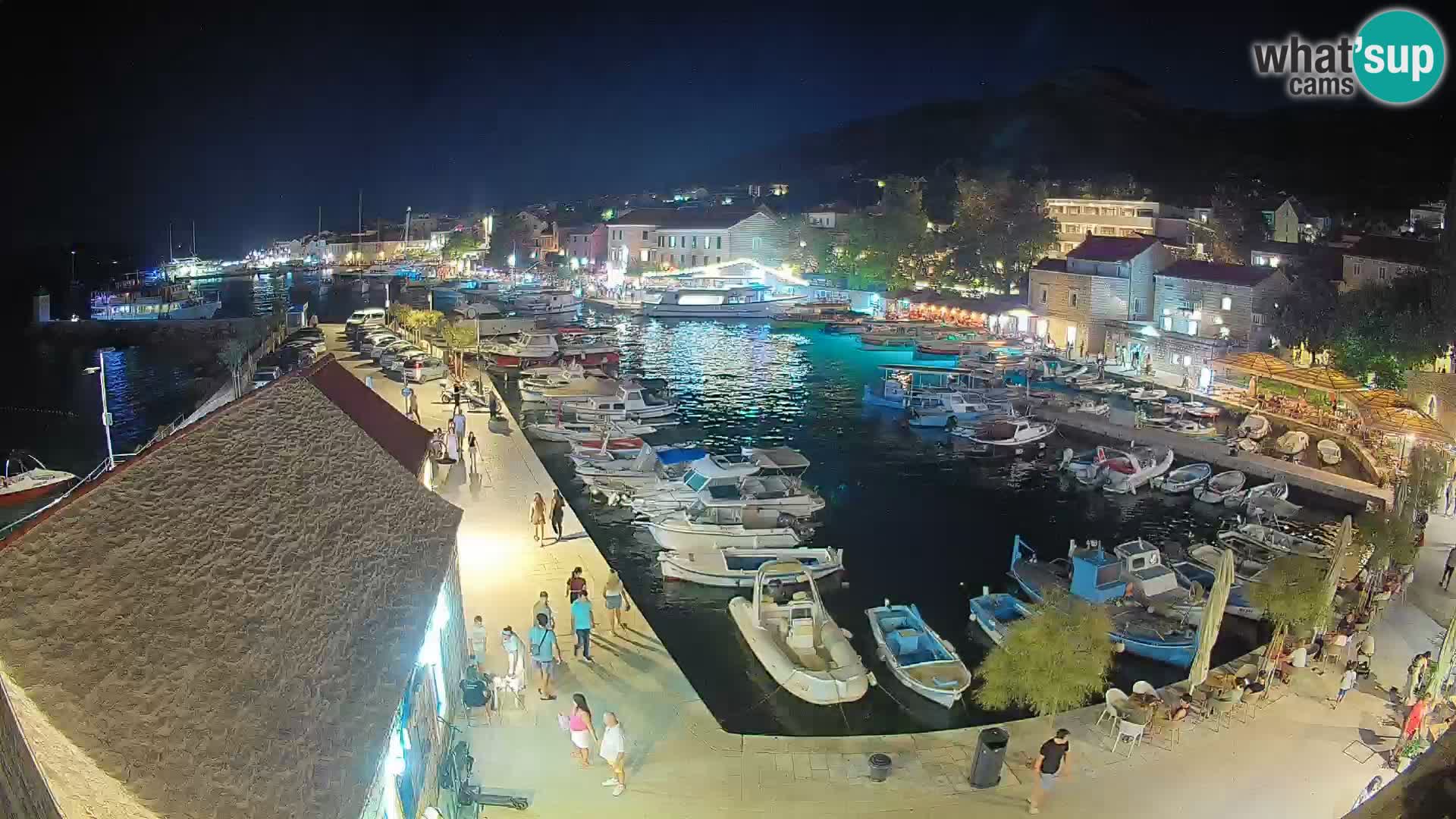 Web kamera Bol Riva – Pogled uživo na luku i marinu