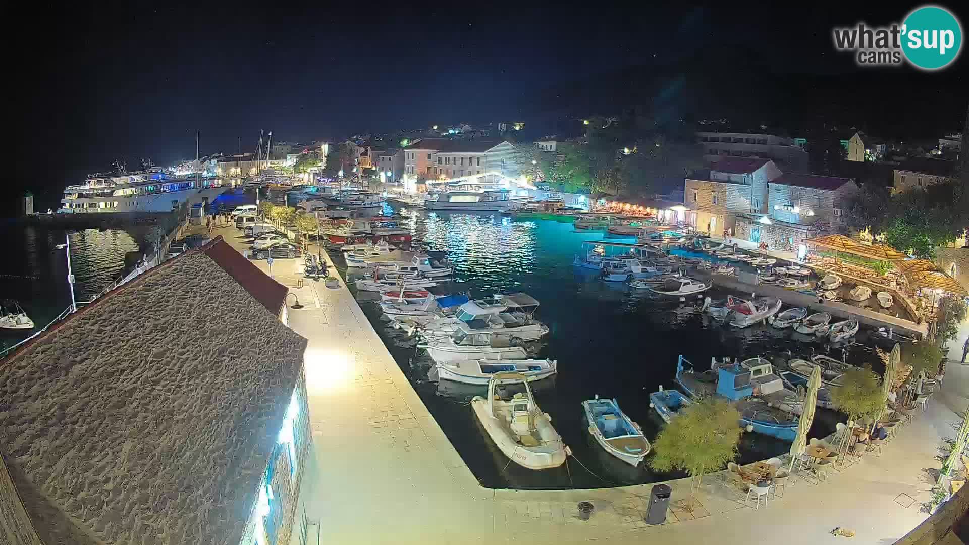 Web kamera Bol Riva – Pogled uživo na luku i marinu