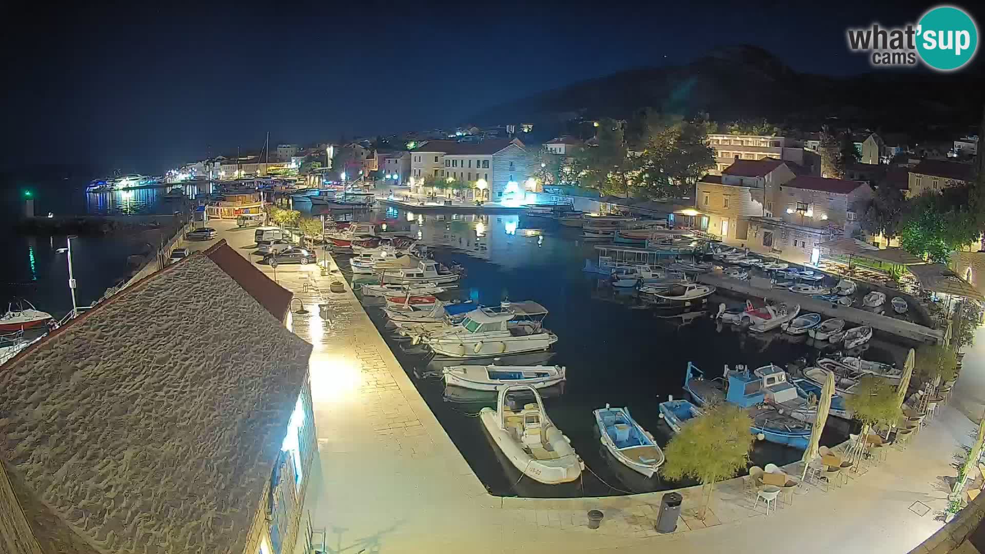 Web kamera Bol Riva – Pogled uživo na luku i marinu