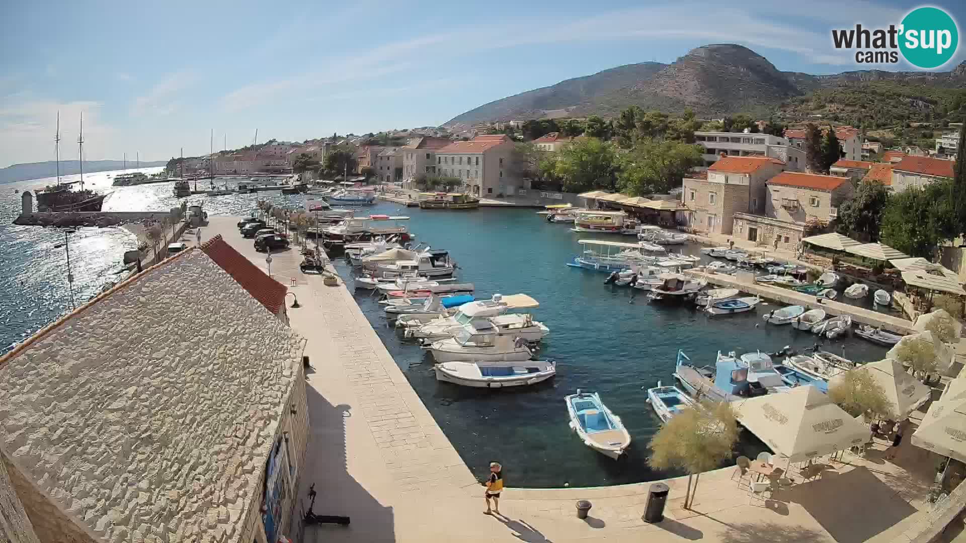 Webcam porto di Bol – Vista live sulla Riva e Marina