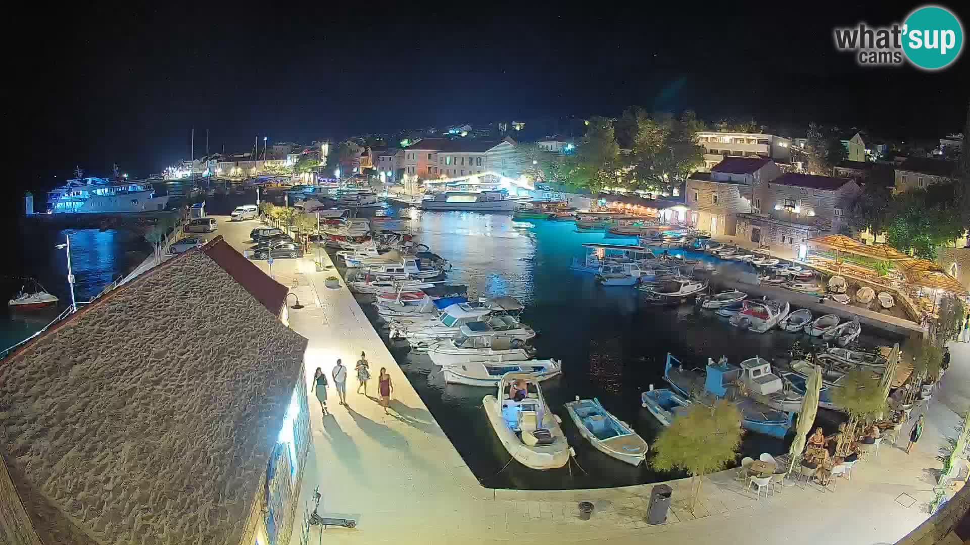 Web kamera Bol Riva – Pogled uživo na luku i marinu