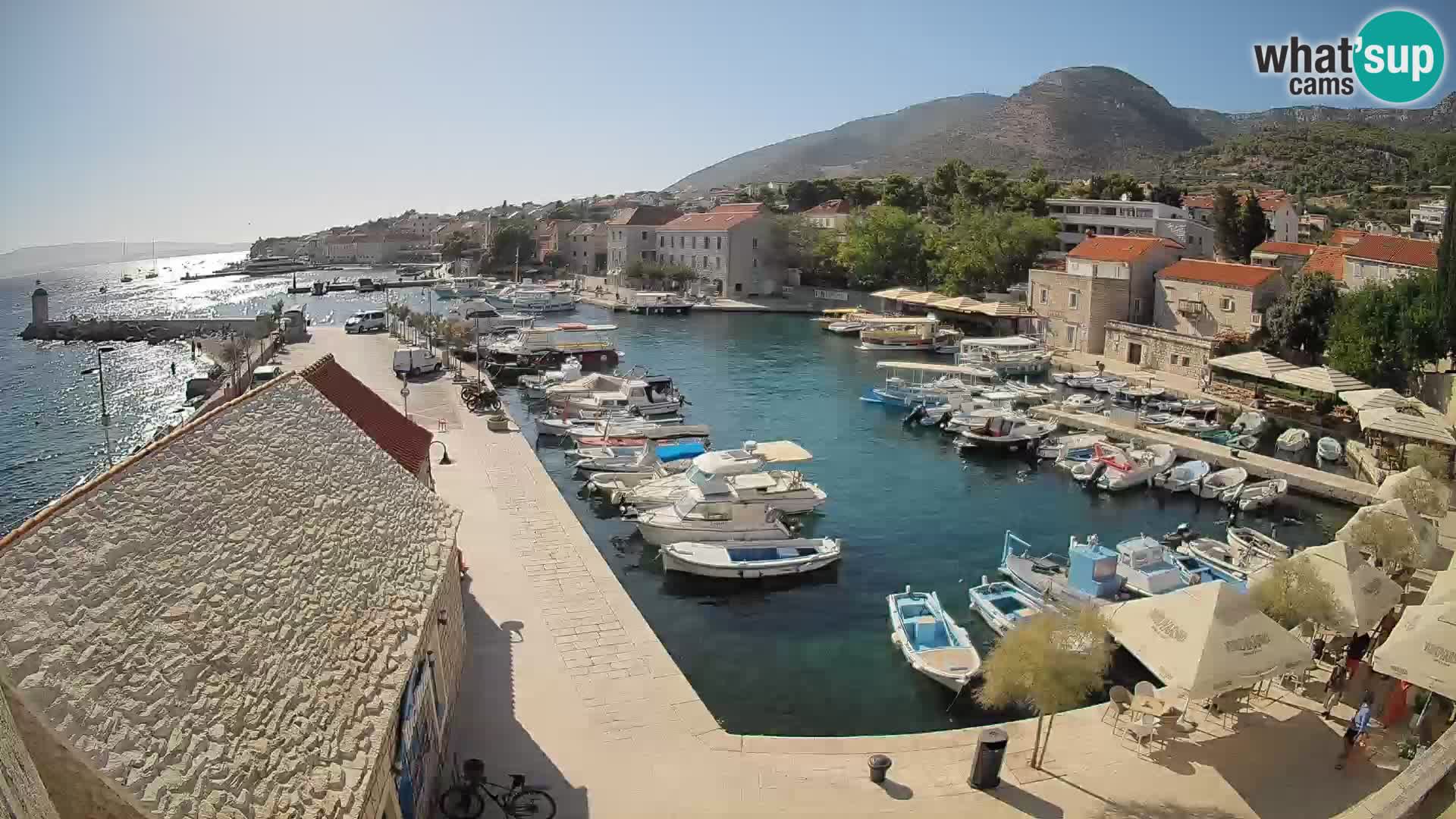 Webcam porto di Bol – Vista live sulla Riva e Marina