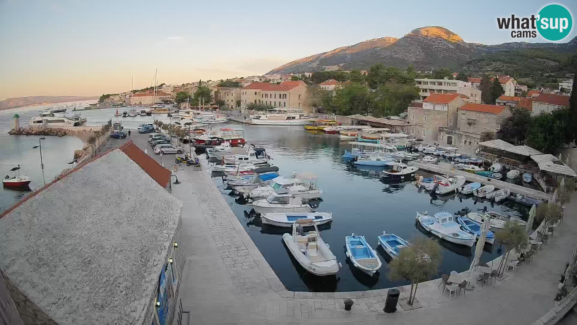Webcam porto di Bol – Vista live sulla Riva e Marina