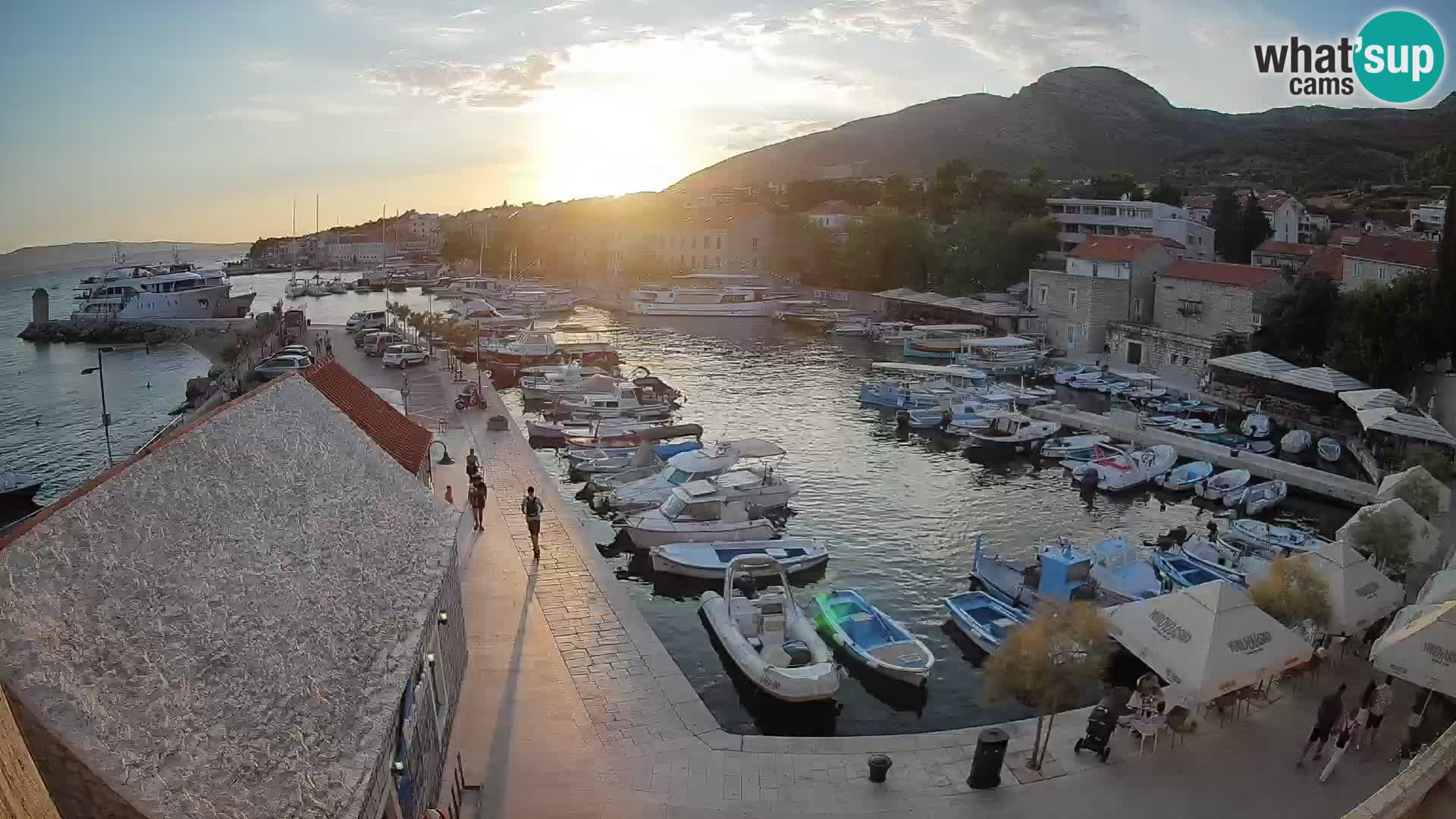 Web kamera Bol Riva – Pogled uživo na luku i marinu
