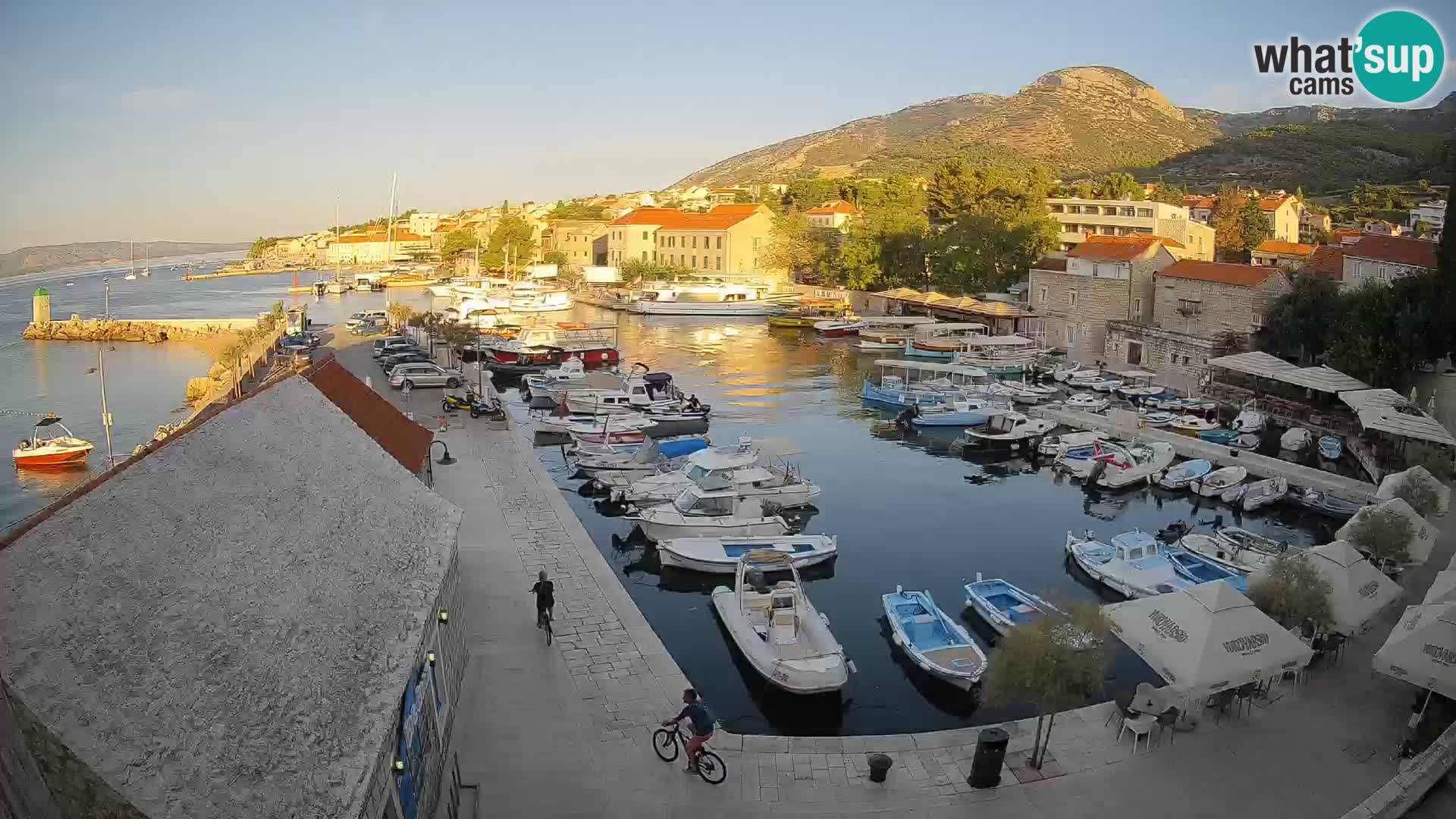 Webcam porto di Bol – Vista live sulla Riva e Marina
