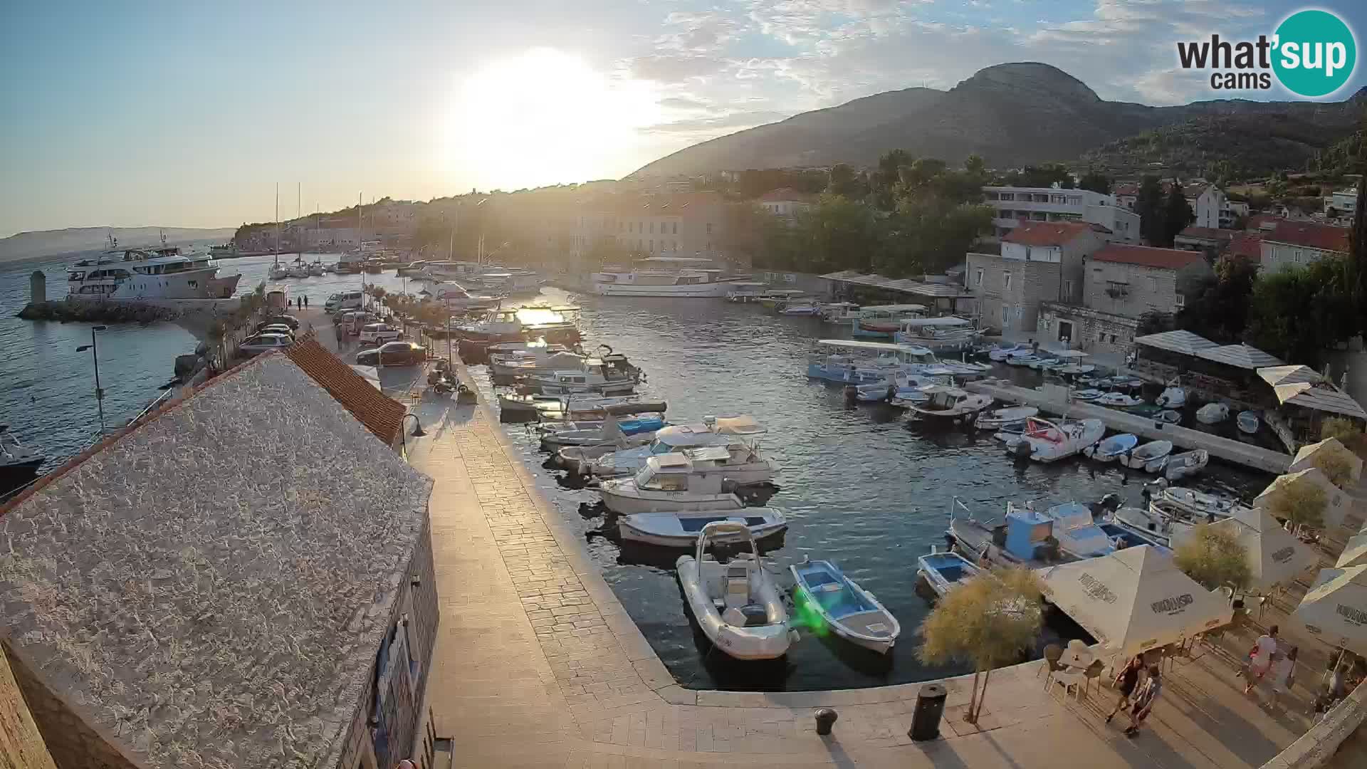 Webcam porto di Bol – Vista live sulla Riva e Marina