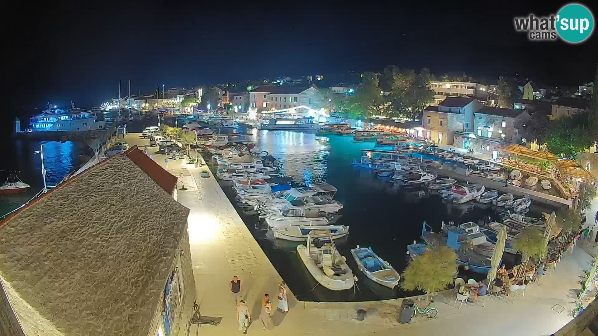 Web kamera Bol Riva – Pogled uživo na luku i marinu