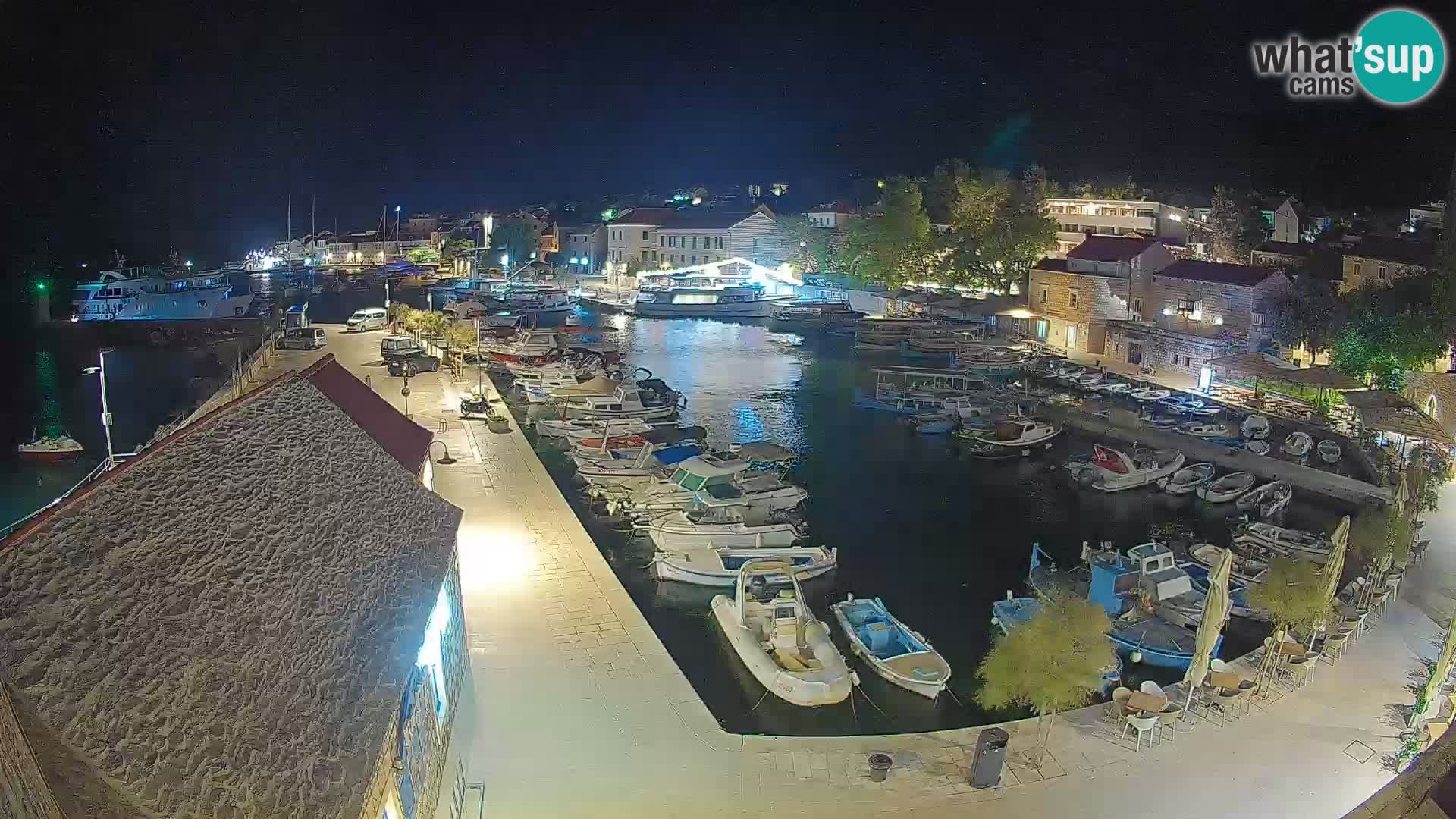 Webcam porto di Bol – Vista live sulla Riva e Marina