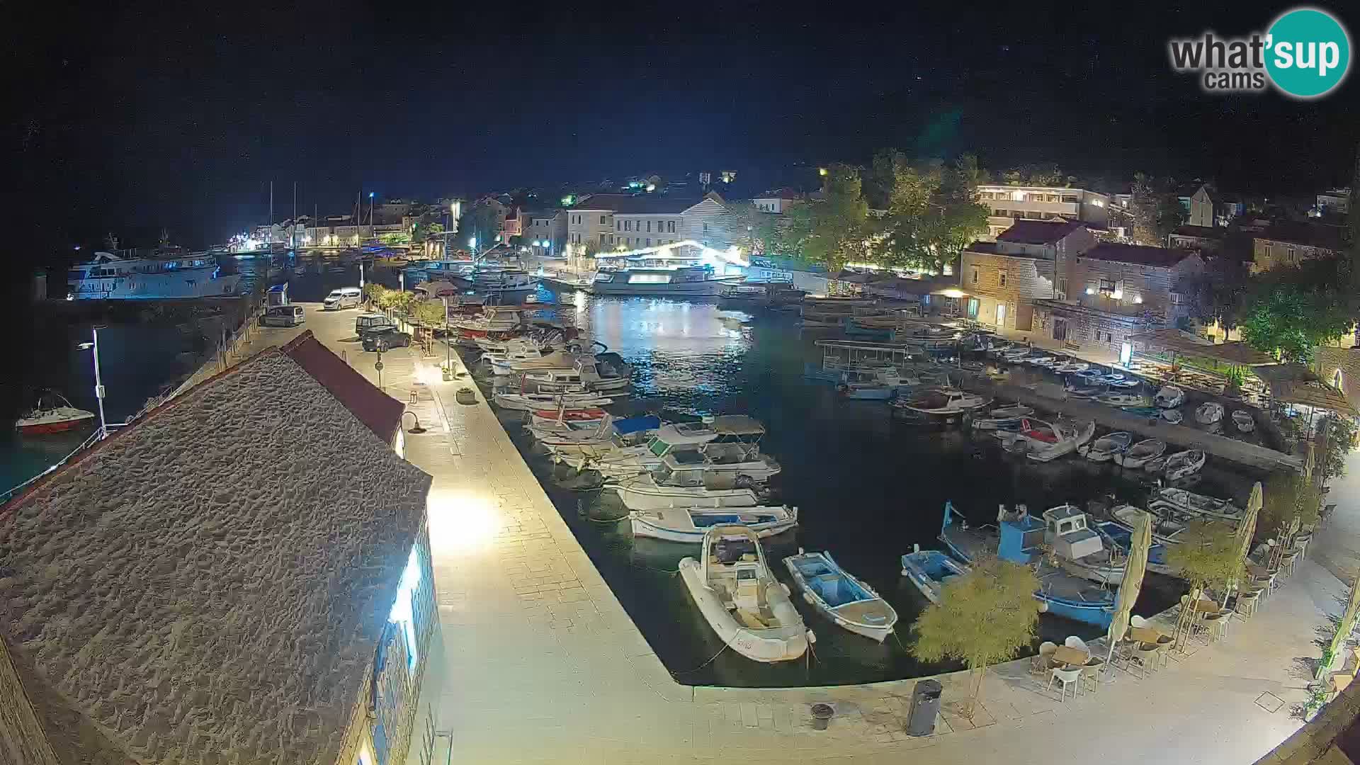Webcam Bol Hafen – Liveblick auf Bol Riva & Marina