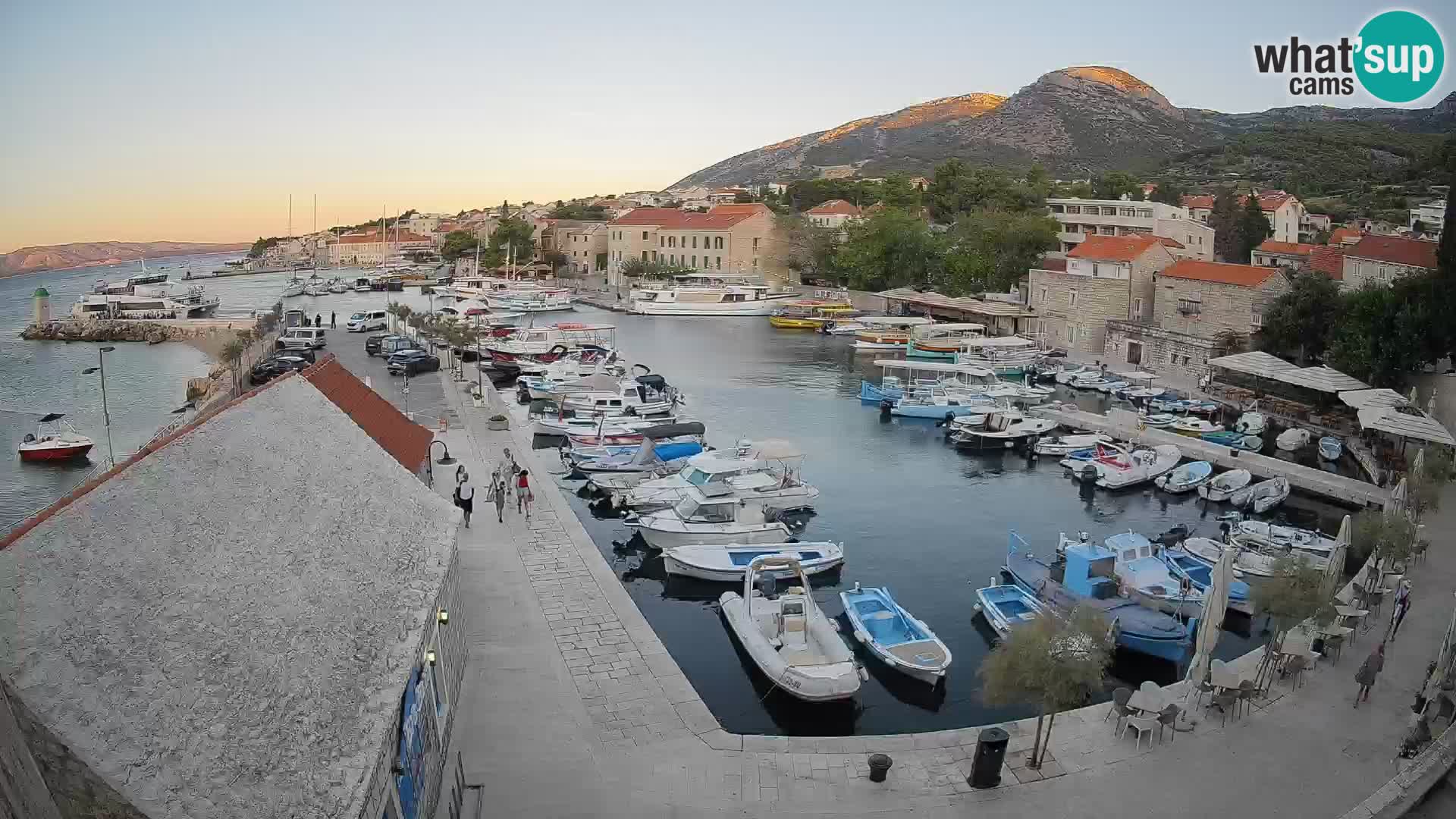 Web kamera Bol Riva – Pogled uživo na luku i marinu