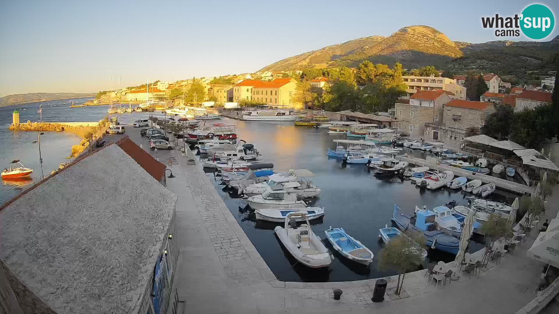 Webcam porto di Bol – Vista live sulla Riva e Marina
