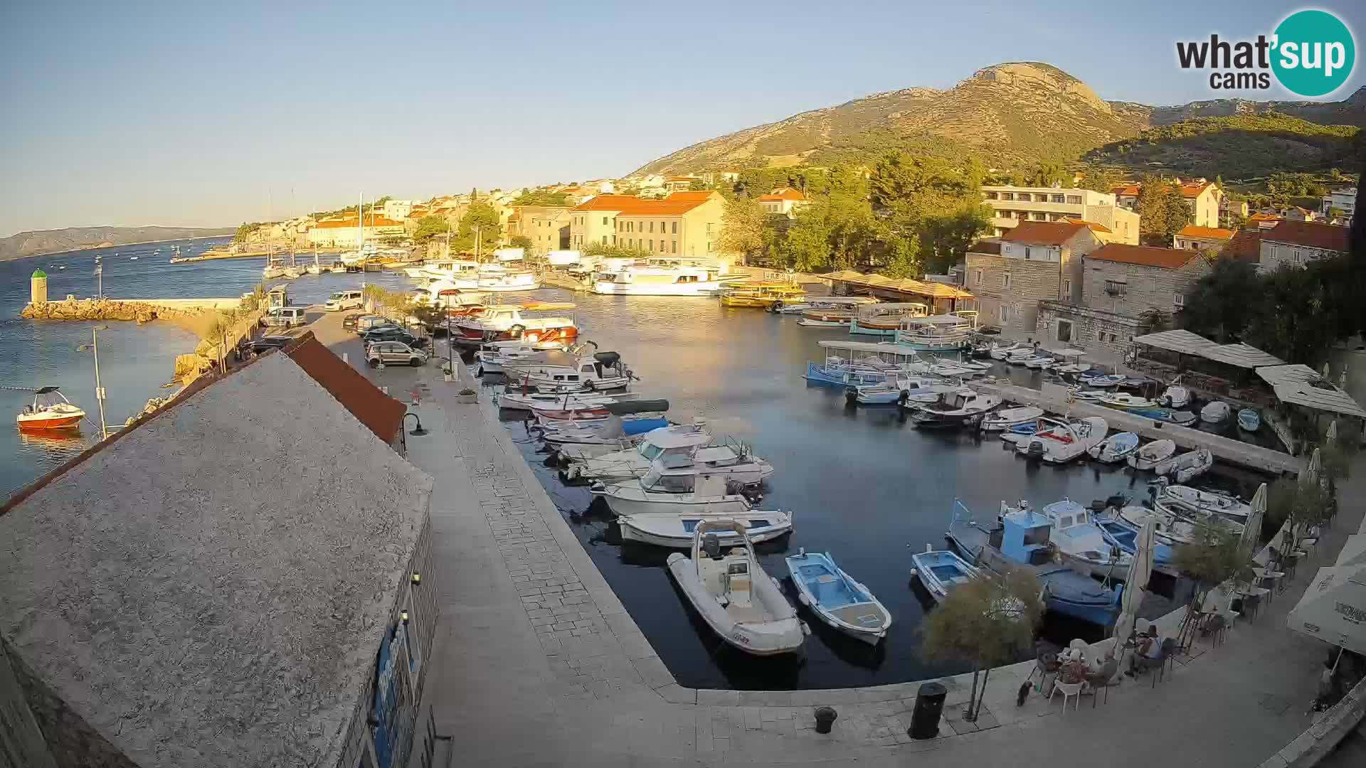 Webcam porto di Bol – Vista live sulla Riva e Marina