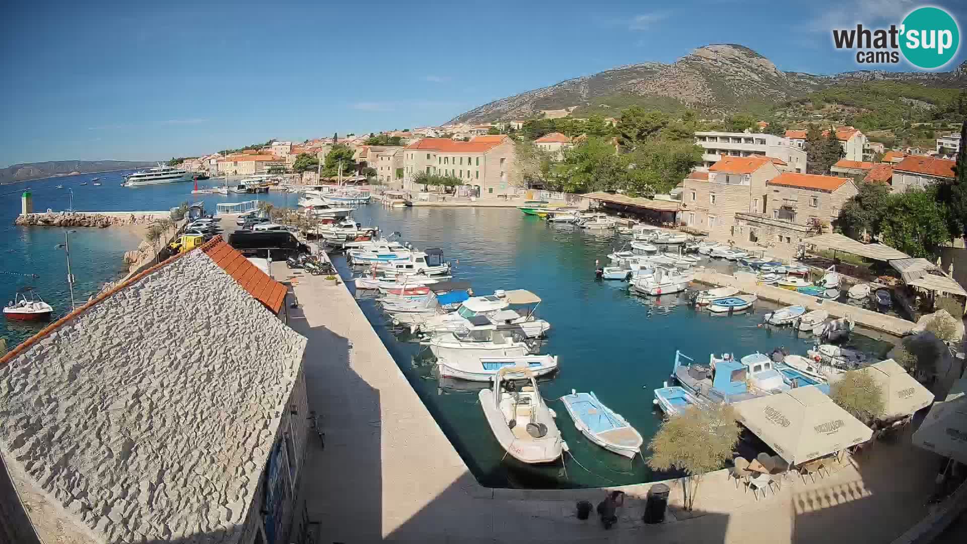 Web kamera Bol Riva – Pogled uživo na luku i marinu