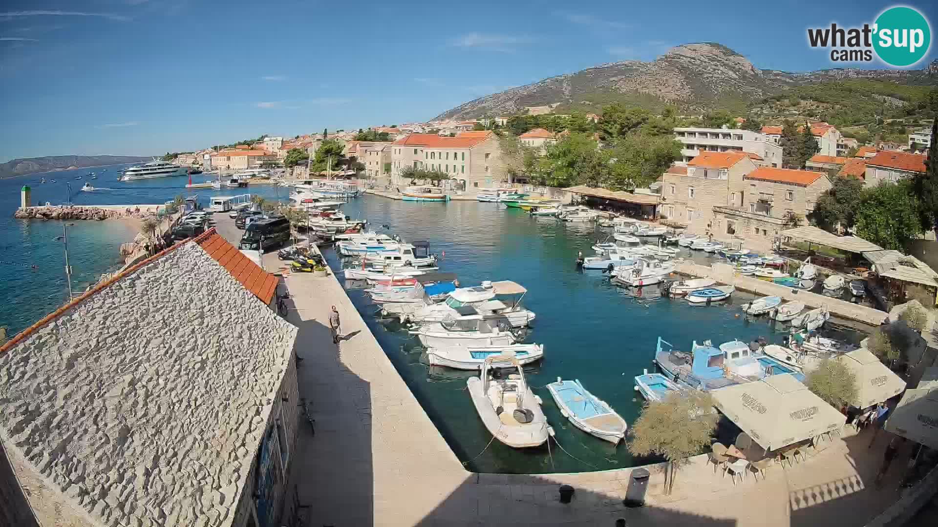Web kamera Bol Riva – Pogled uživo na luku i marinu