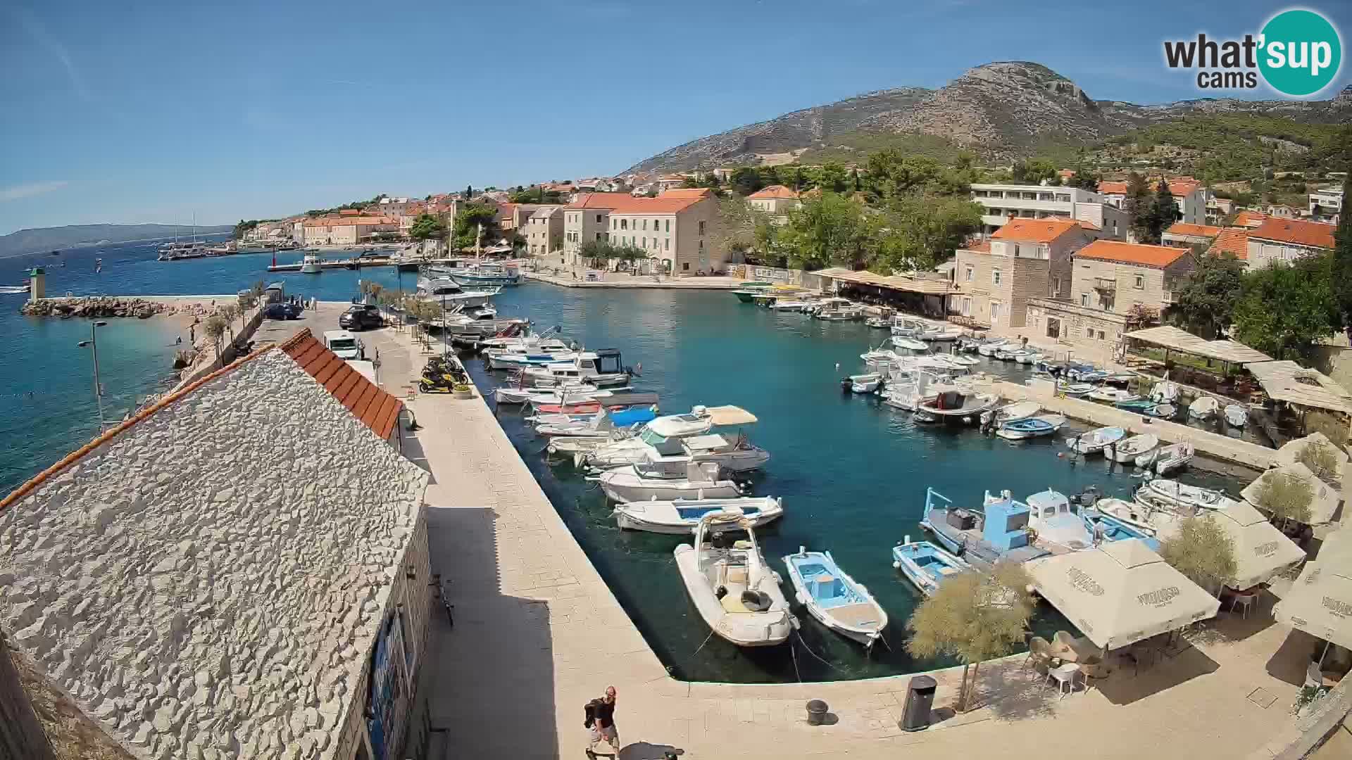 Web kamera Bol Riva – Pogled uživo na luku i marinu
