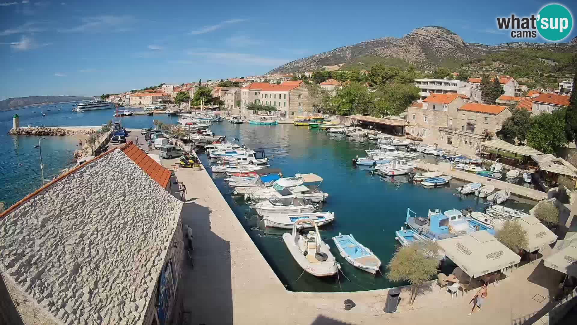 Web kamera Bol Riva – Pogled uživo na luku i marinu