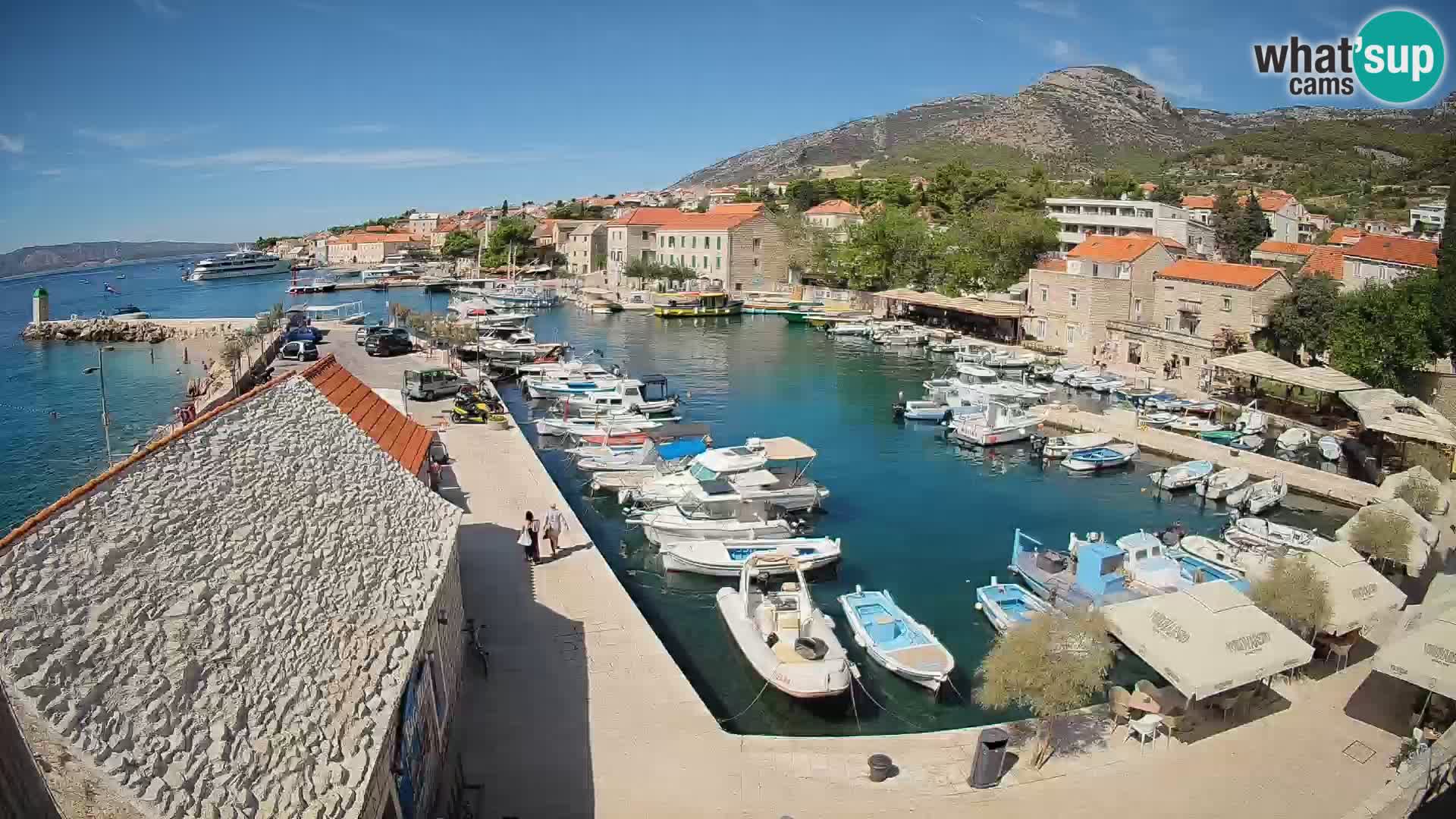 Web kamera Bol Riva – Pogled uživo na luku i marinu