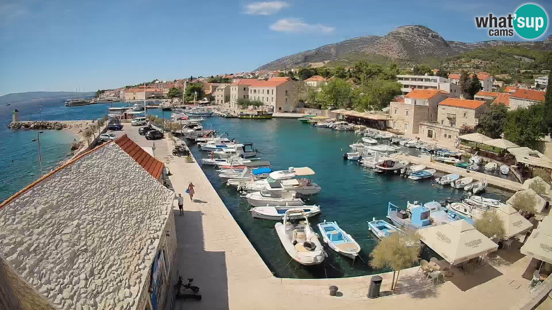 Web kamera Bol Riva – Pogled uživo na luku i marinu