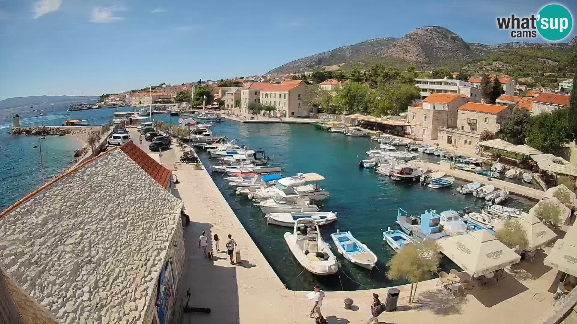 Web kamera Bol Riva – Pogled uživo na luku i marinu