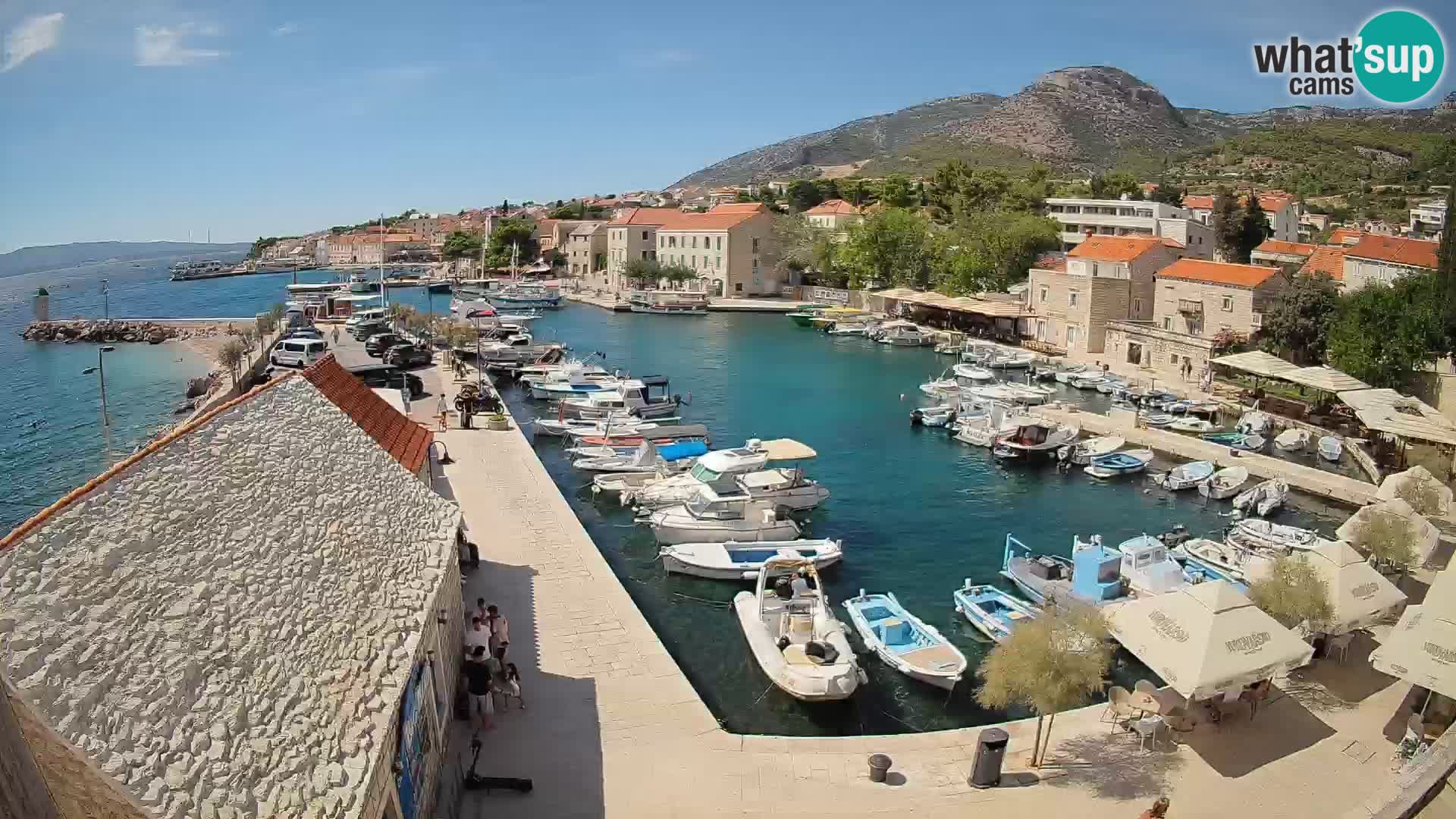 Web kamera Bol Riva – Pogled uživo na luku i marinu