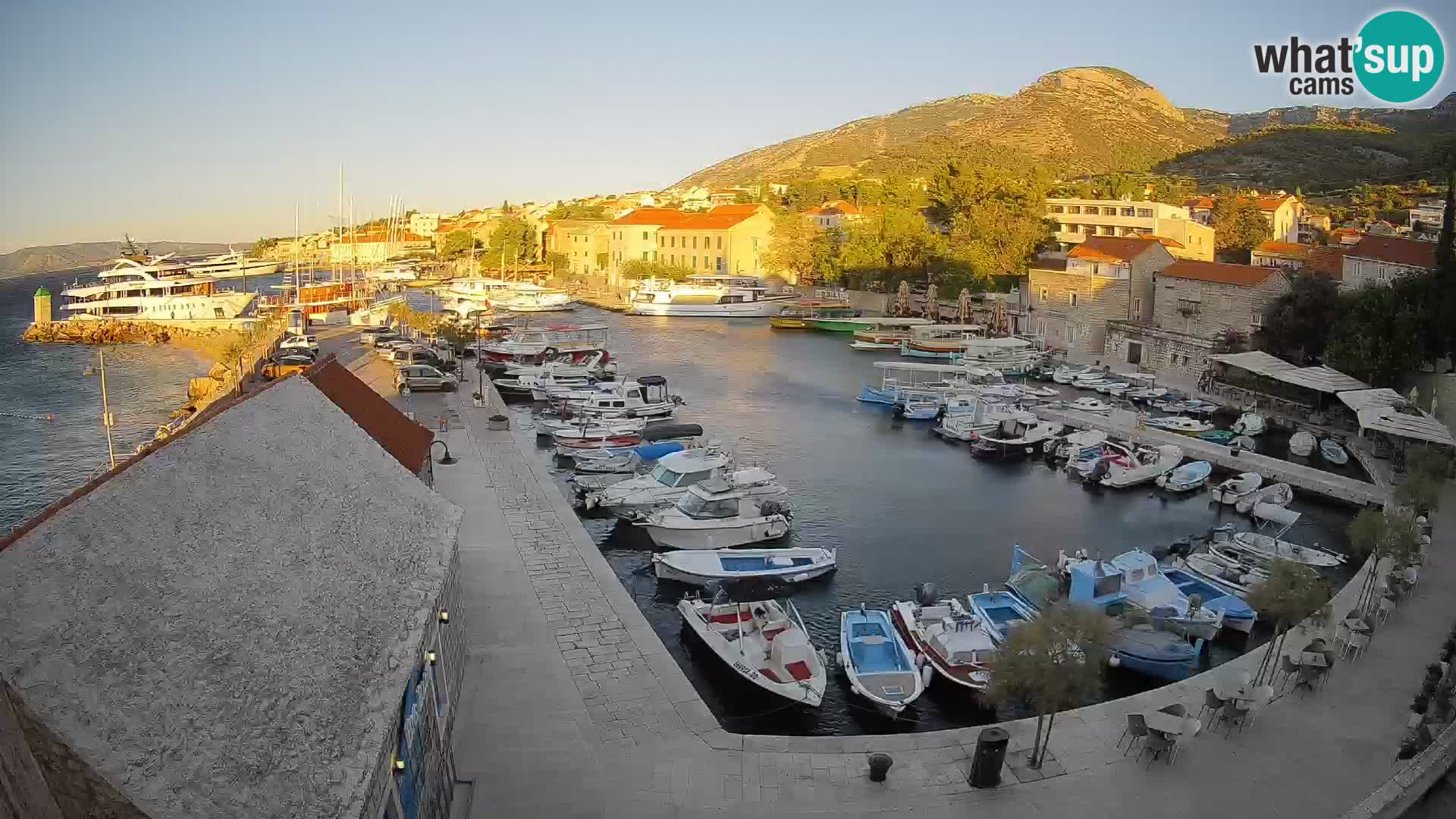 Webcam Bol Hafen – Liveblick auf Bol Riva & Marina