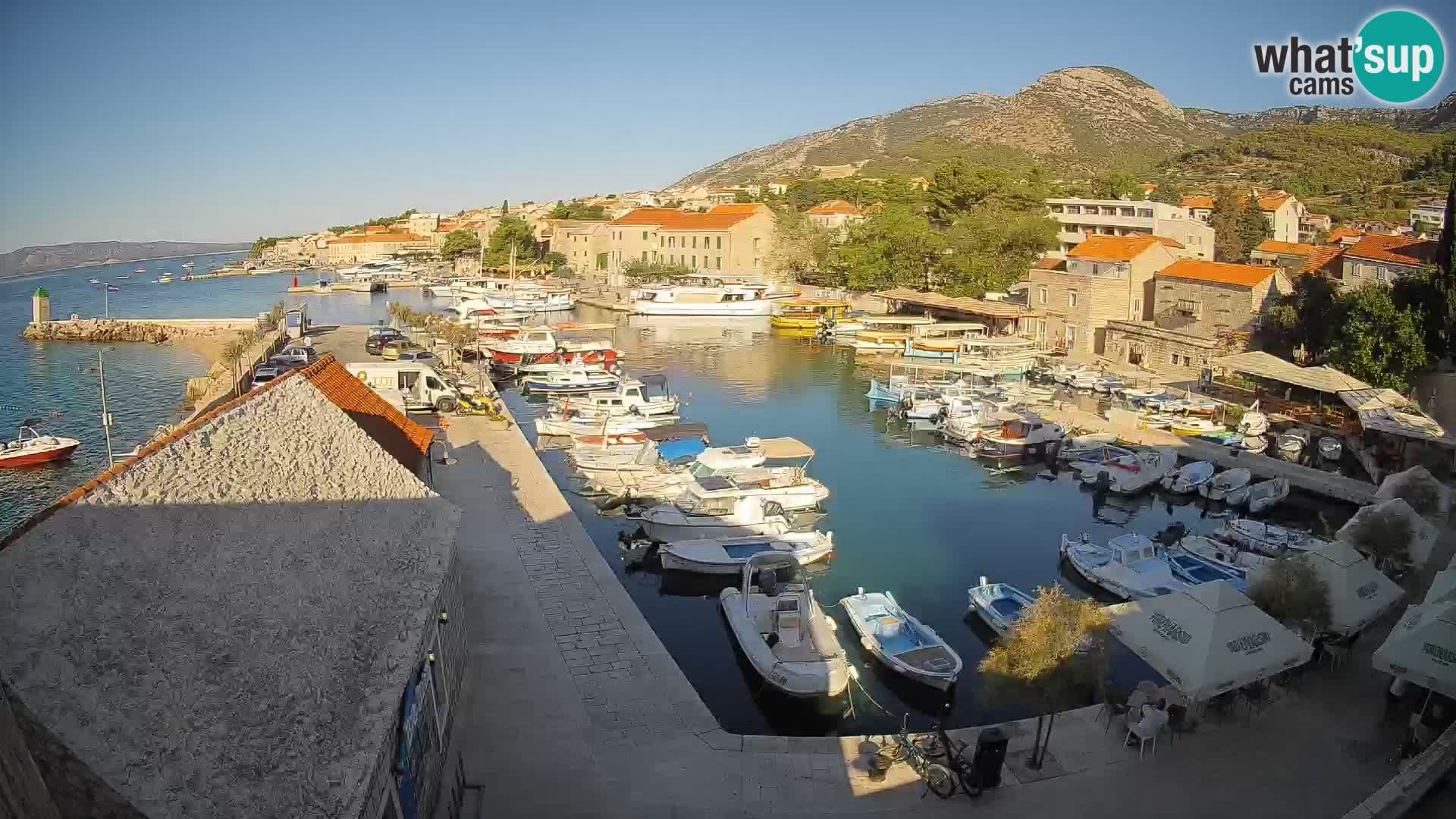 Webcam porto di Bol – Vista live sulla Riva e Marina