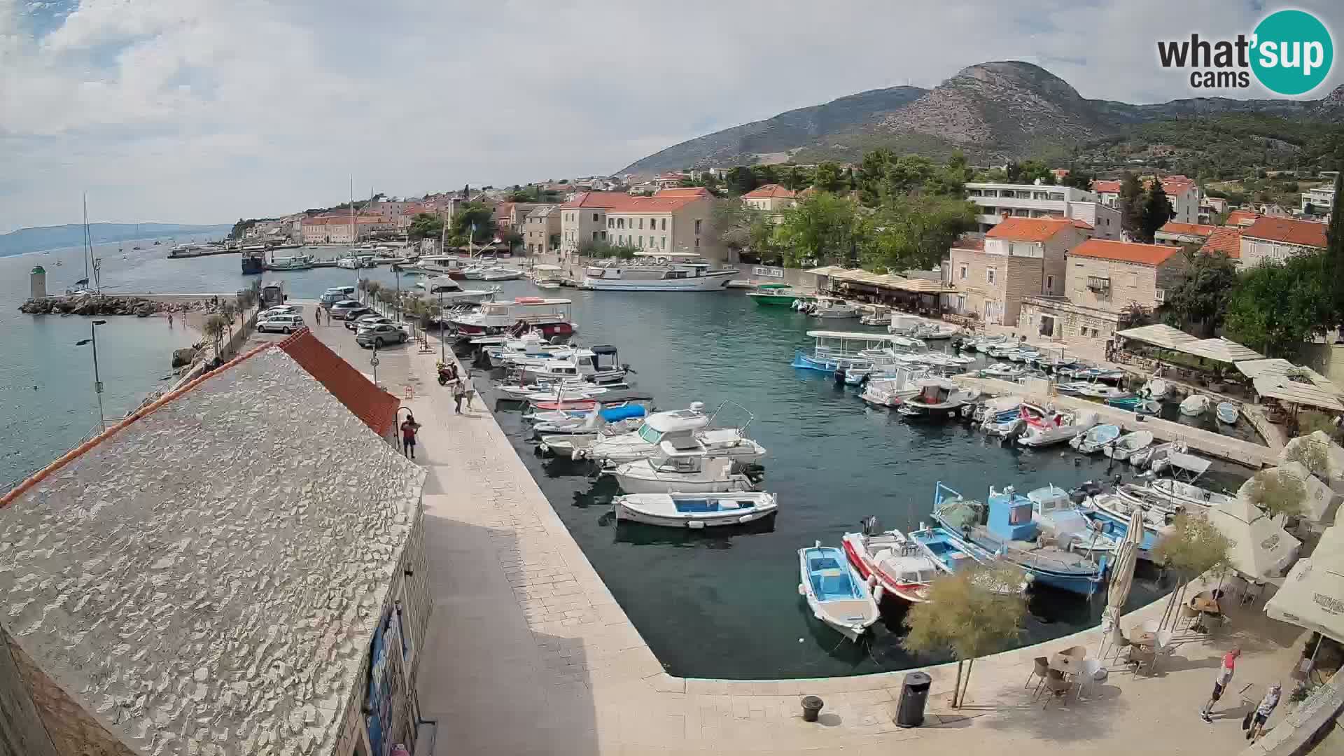 Web kamera Bol Riva – Pogled uživo na luku i marinu