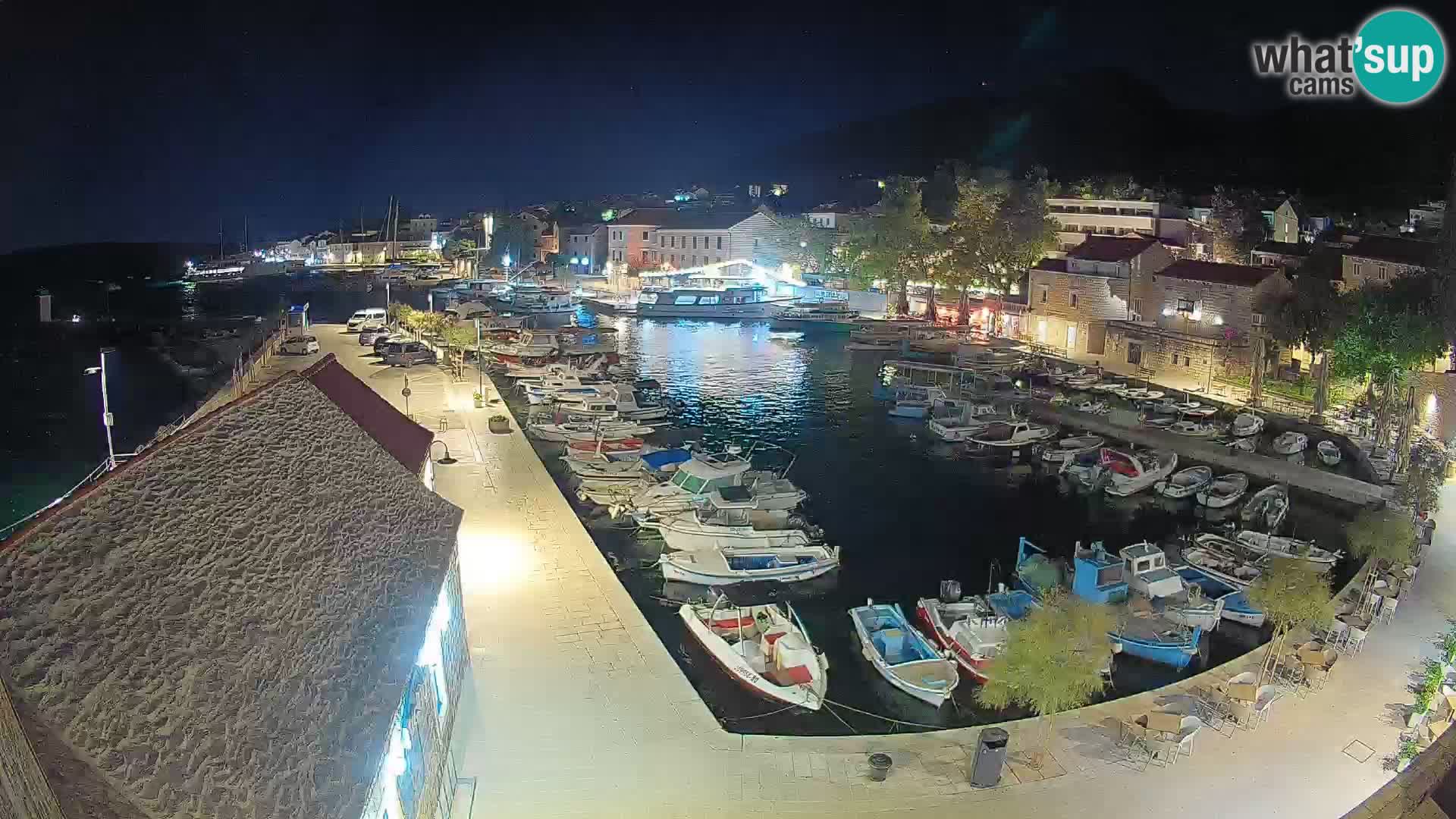 Web kamera Bol Riva – Pogled uživo na luku i marinu