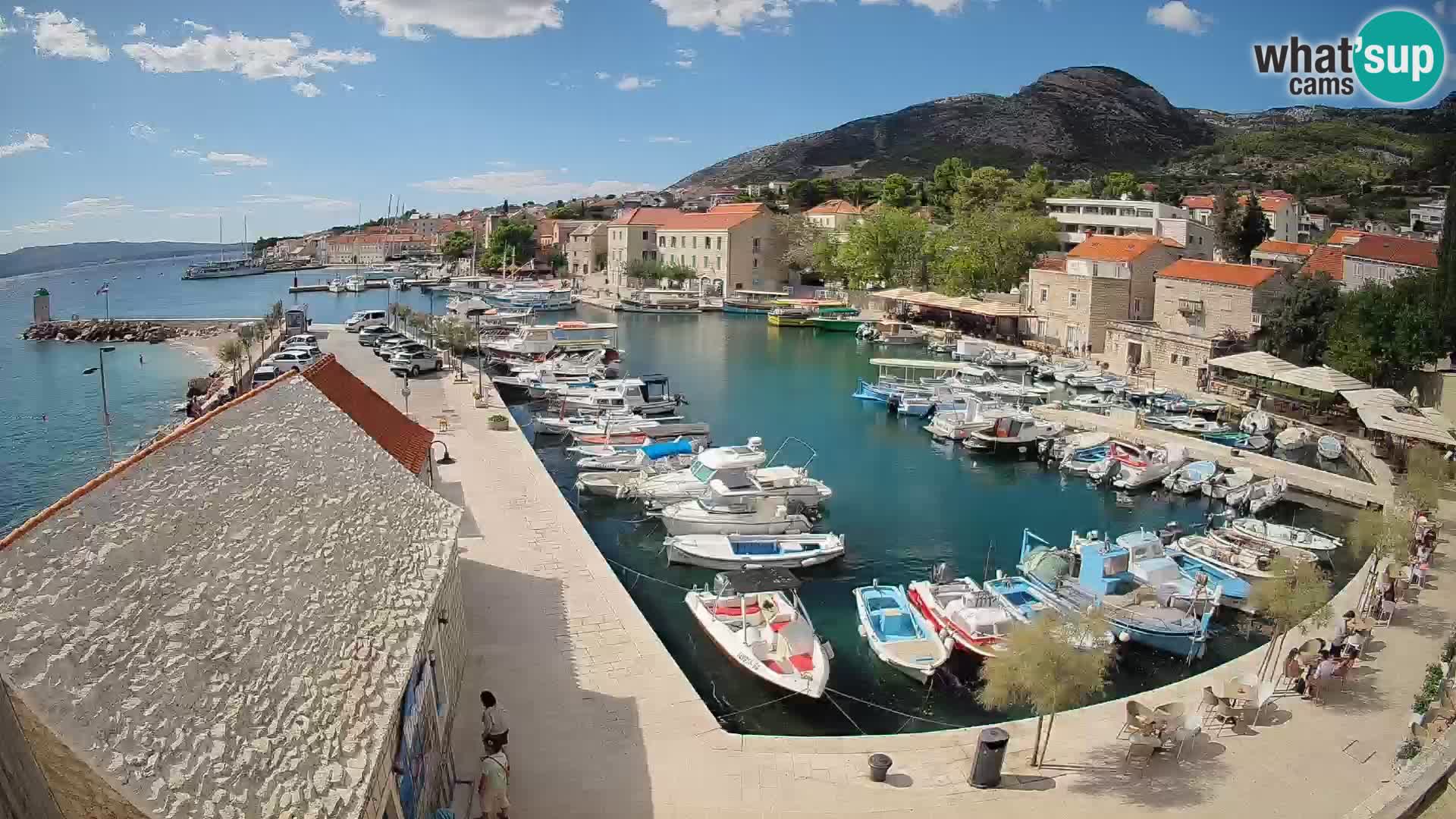 Web kamera Bol Riva – Pogled uživo na luku i marinu