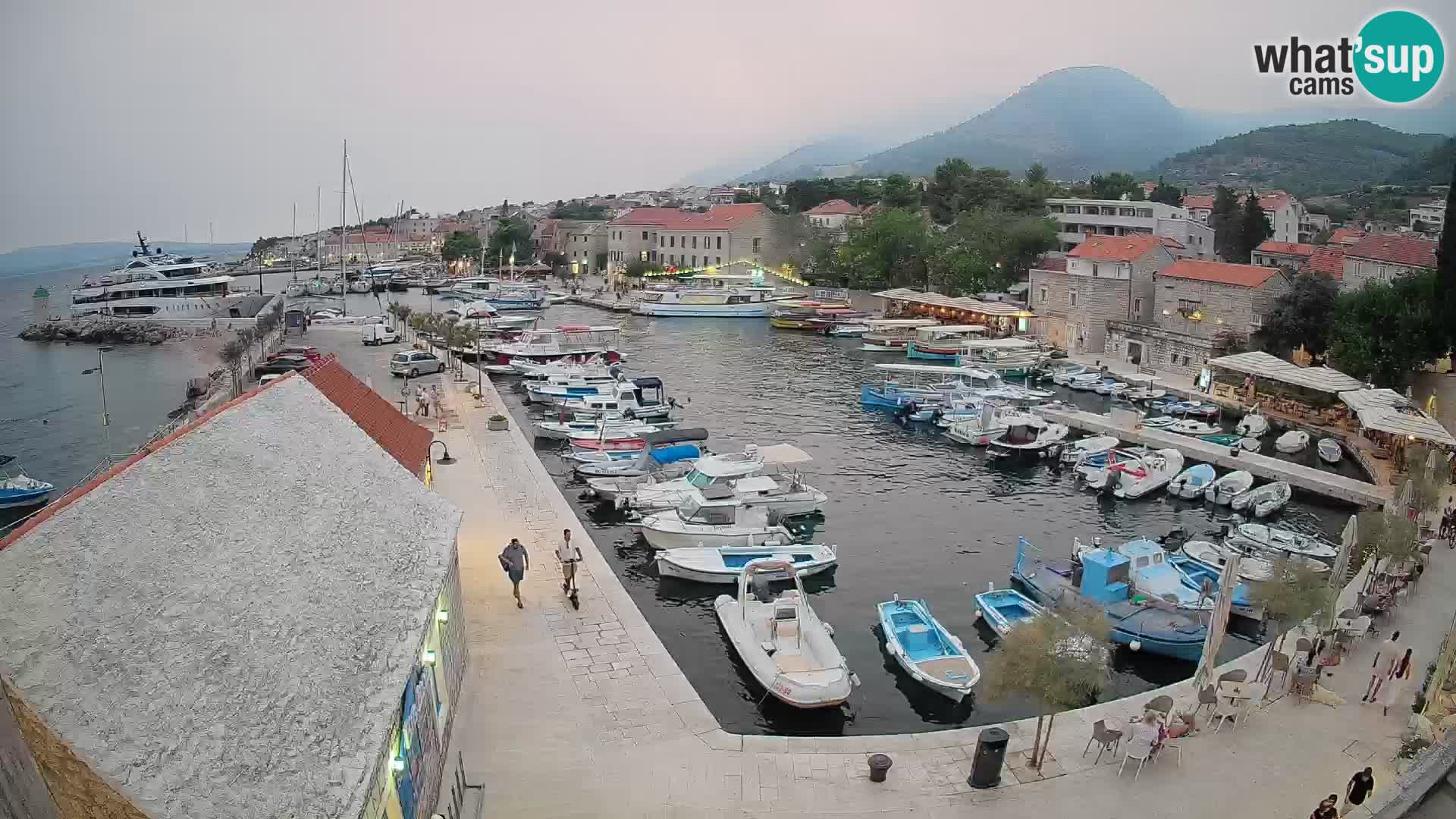 Webcam Bol Harbour – Live View of Bol Riva & Marina