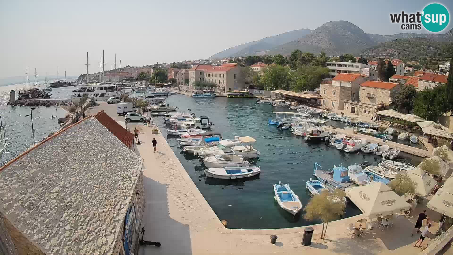 Webcam porto di Bol – Vista live sulla Riva e Marina