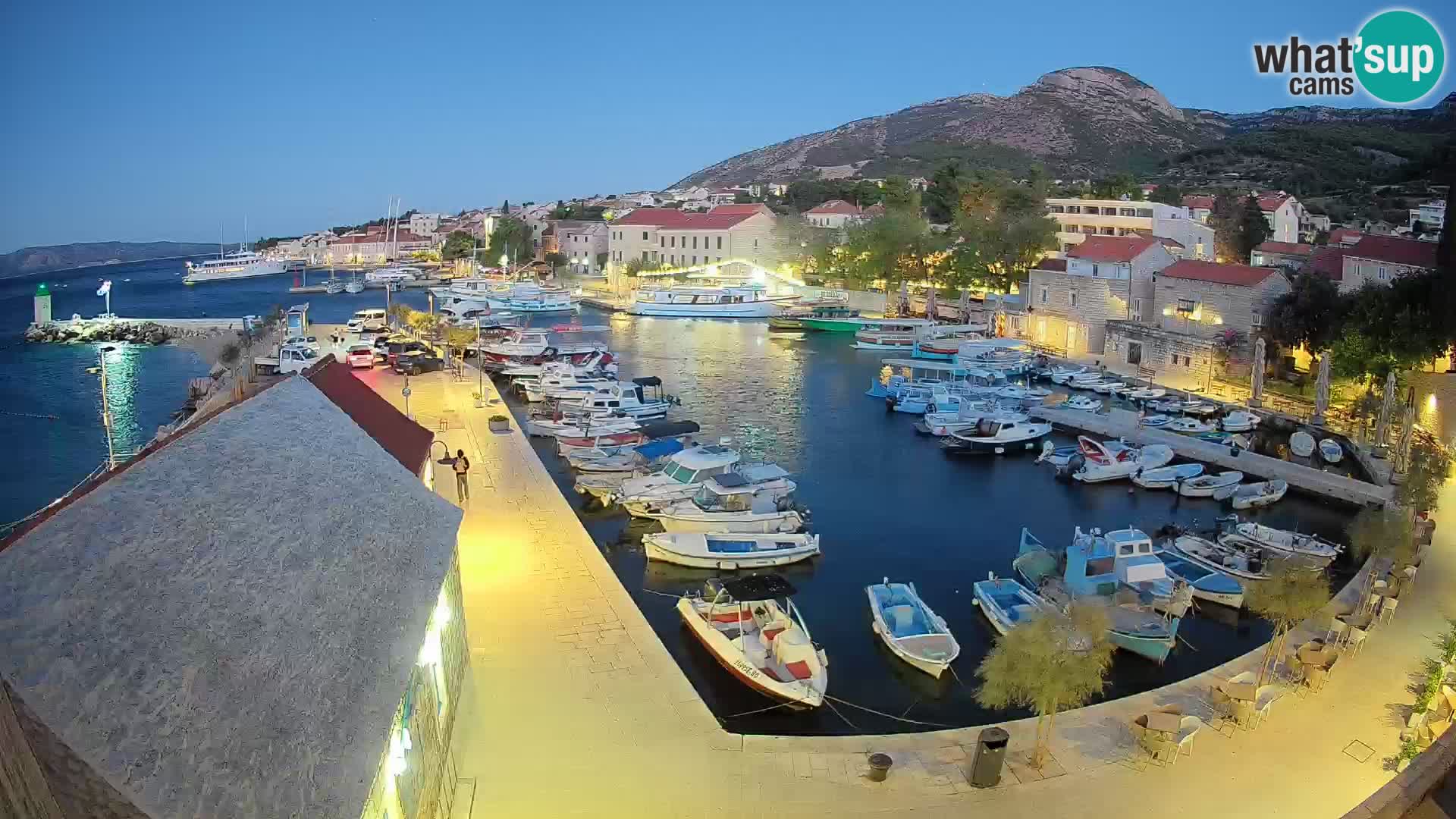 Webcam porto di Bol – Vista live sulla Riva e Marina