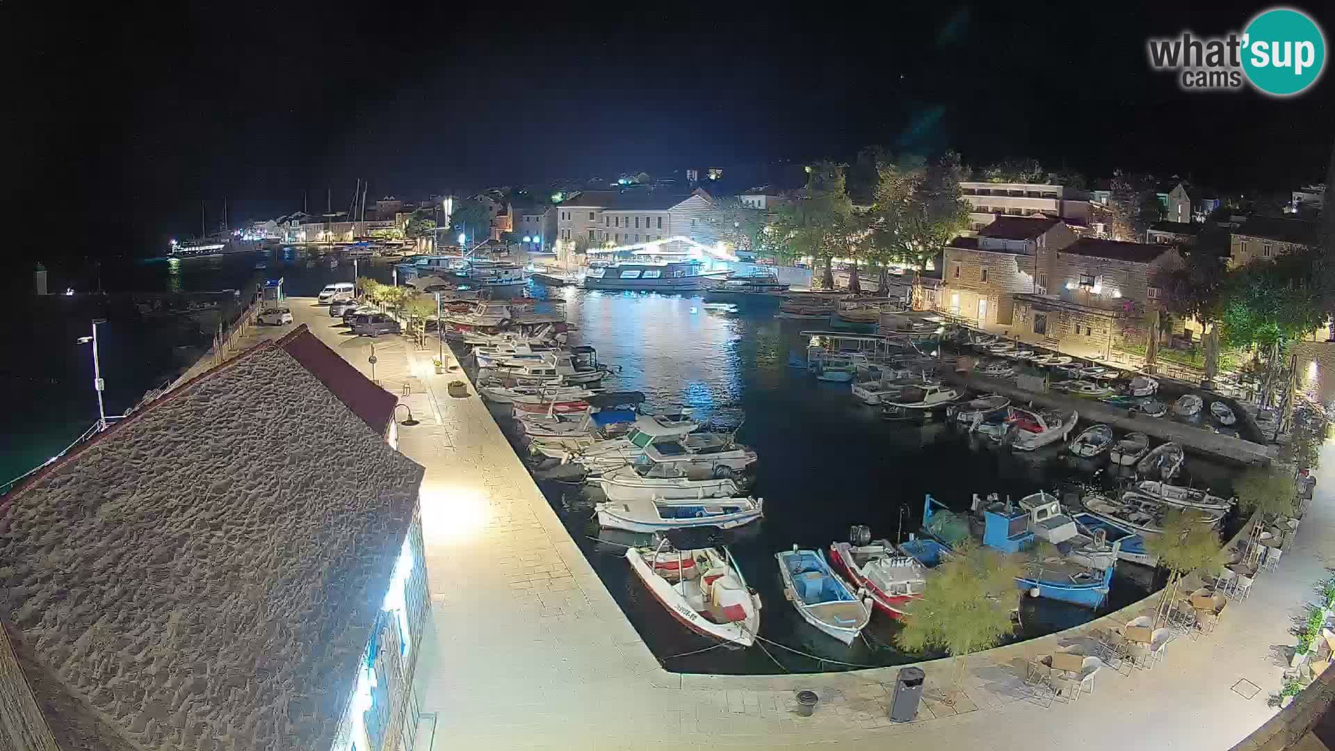 Webcam porto di Bol – Vista live sulla Riva e Marina