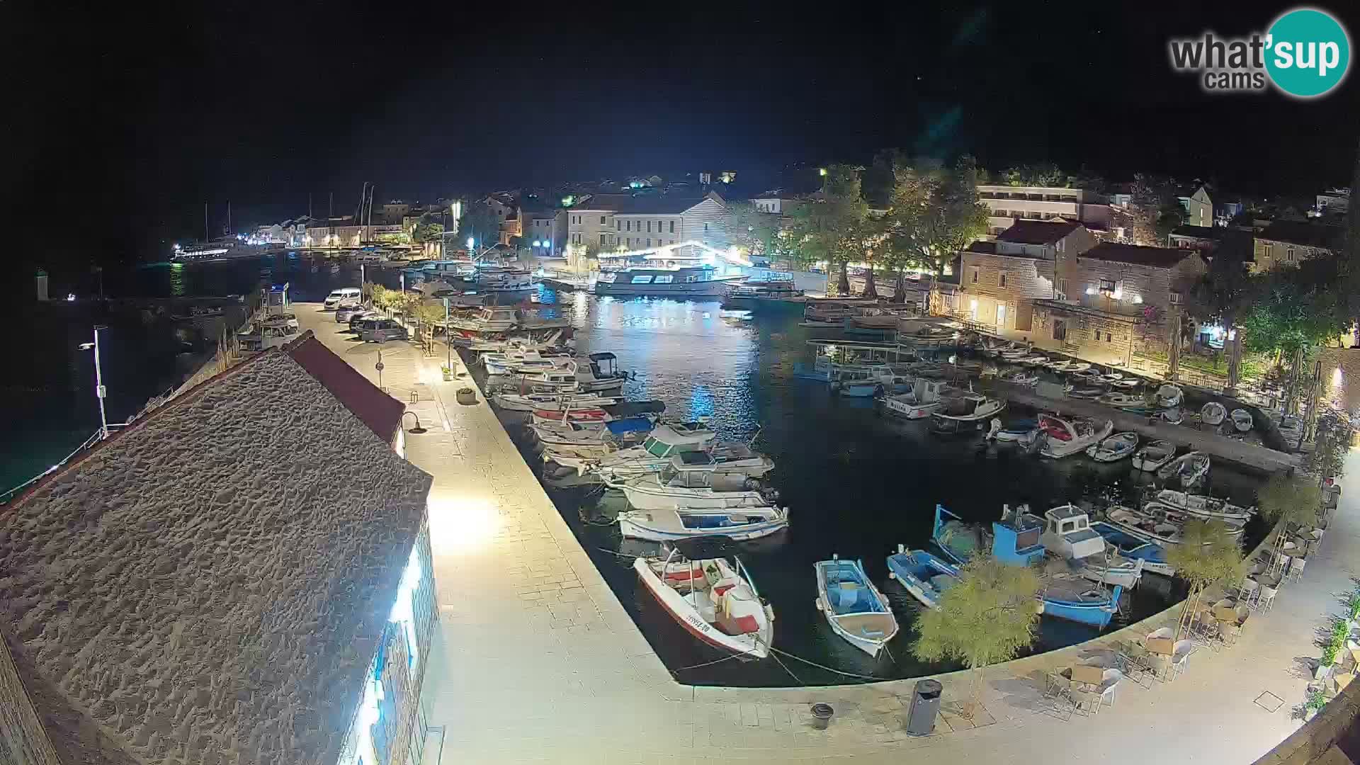 Webcam porto di Bol – Vista live sulla Riva e Marina