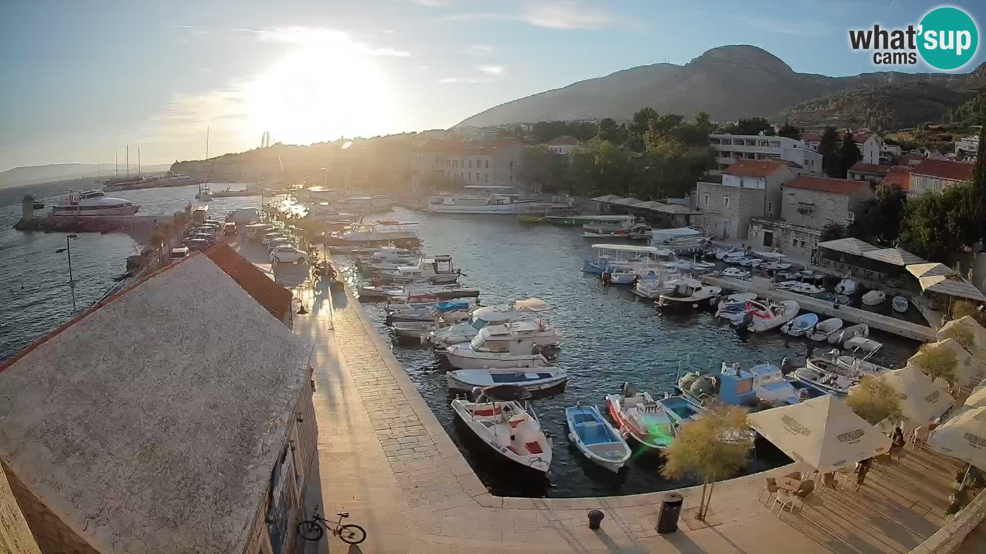 Webcam porto di Bol – Vista live sulla Riva e Marina
