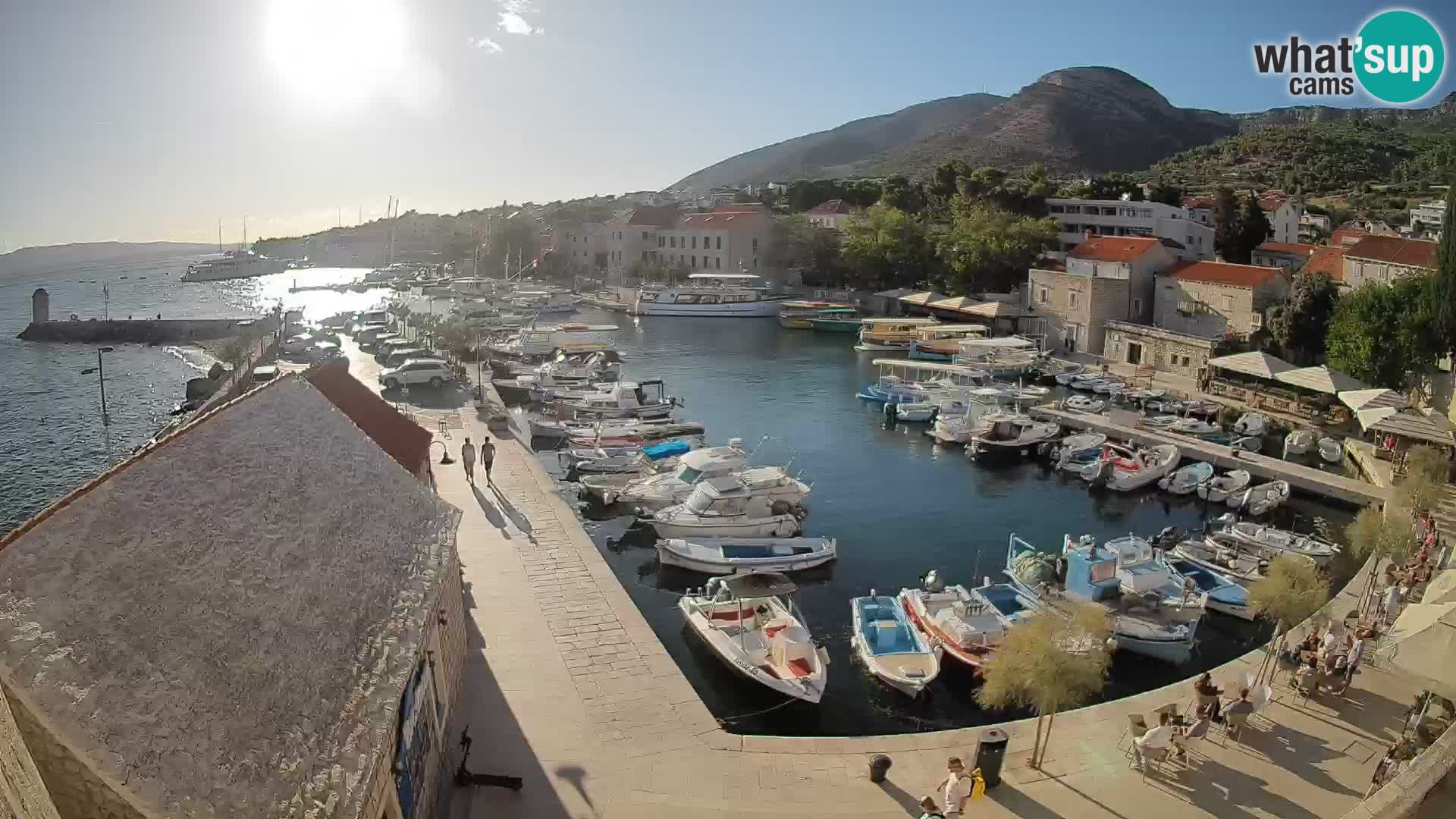 Webcam porto di Bol – Vista live sulla Riva e Marina
