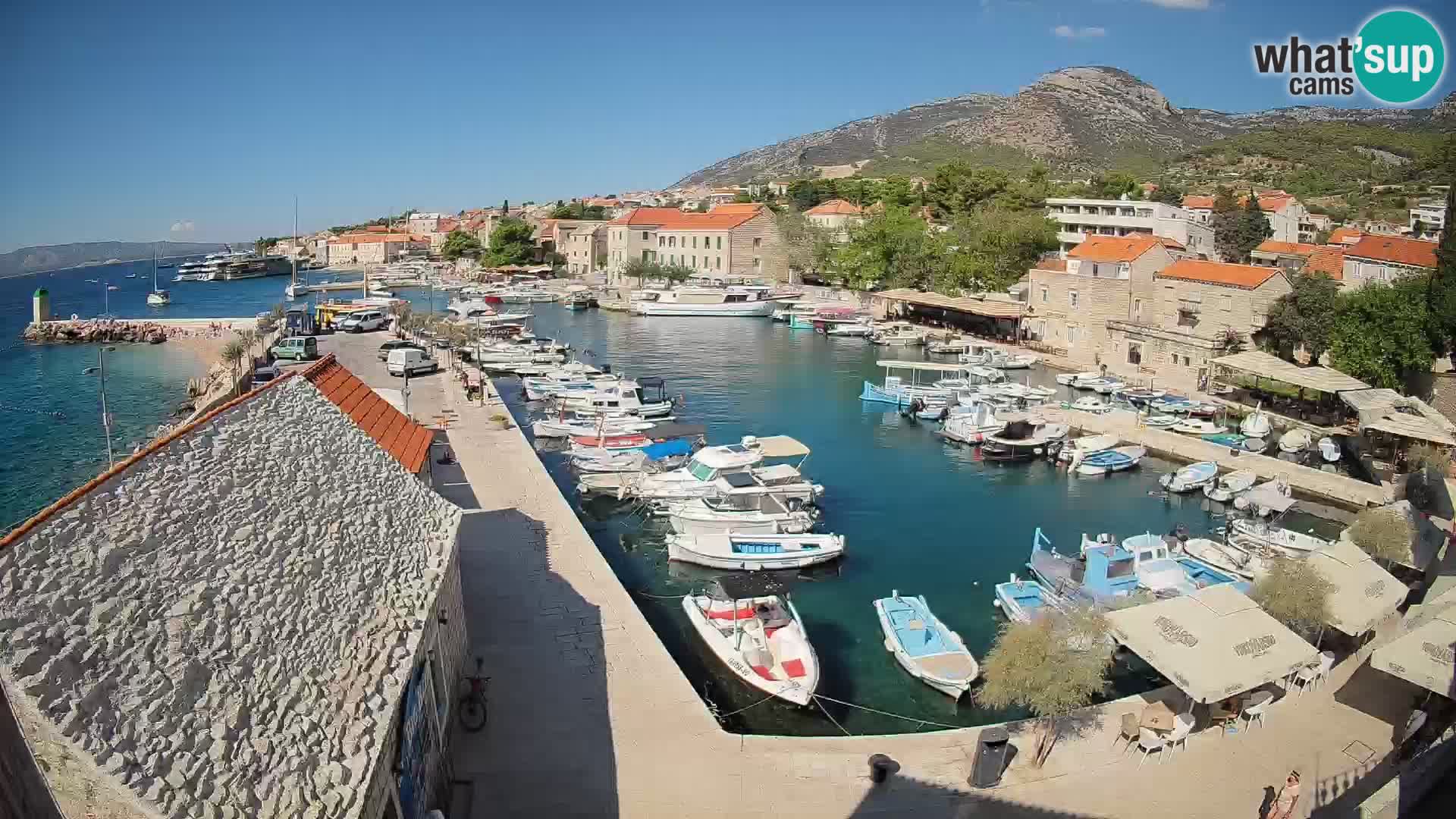 Web kamera Bol Riva – Pogled uživo na luku i marinu