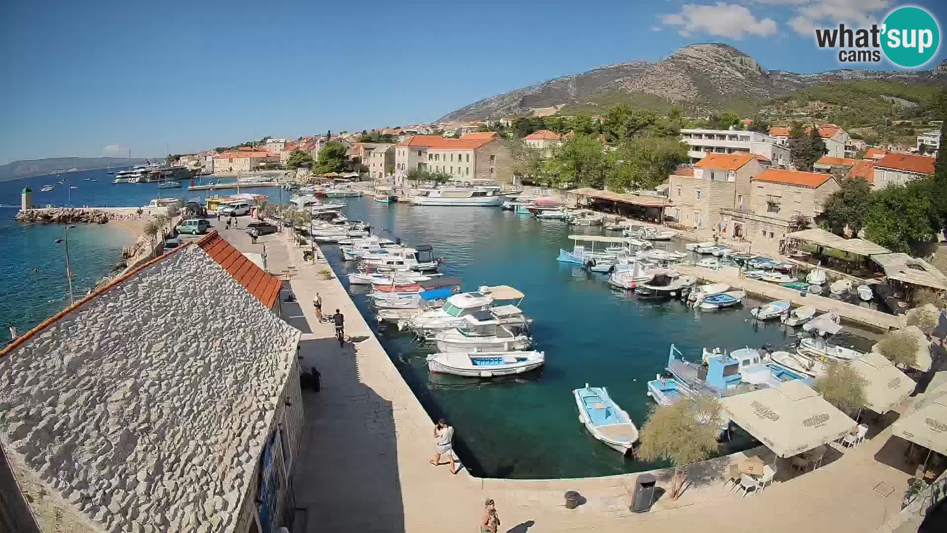 Web kamera Bol Riva – Pogled uživo na luku i marinu