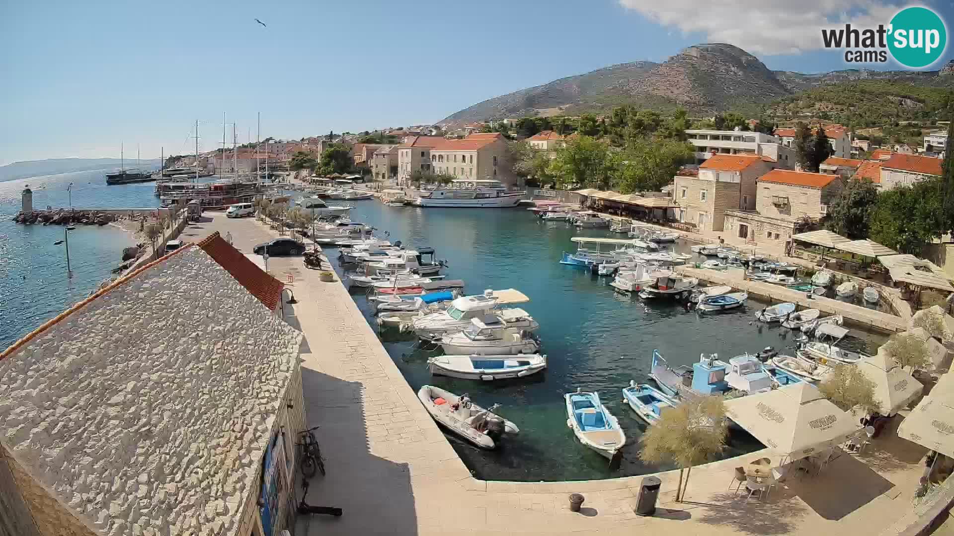 Web kamera Bol Riva – Pogled uživo na luku i marinu