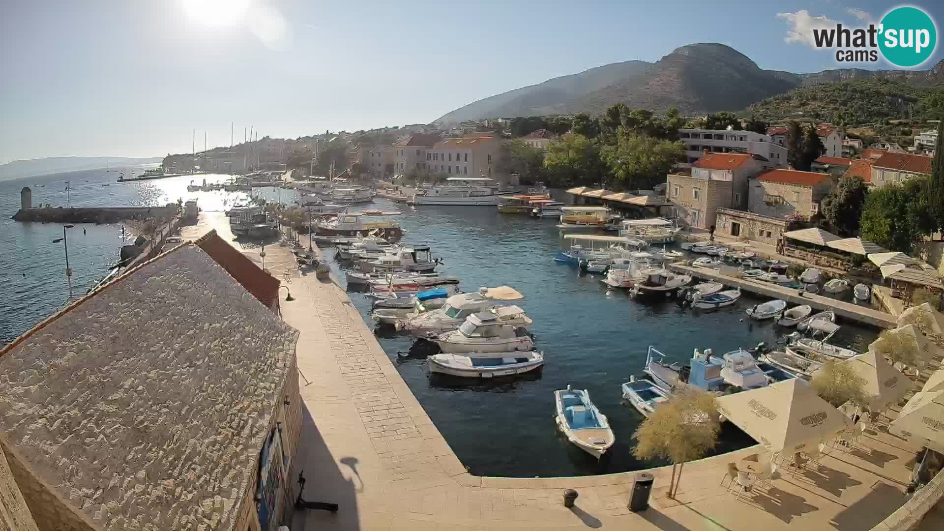 Webcam Bol Hafen – Liveblick auf Bol Riva & Marina