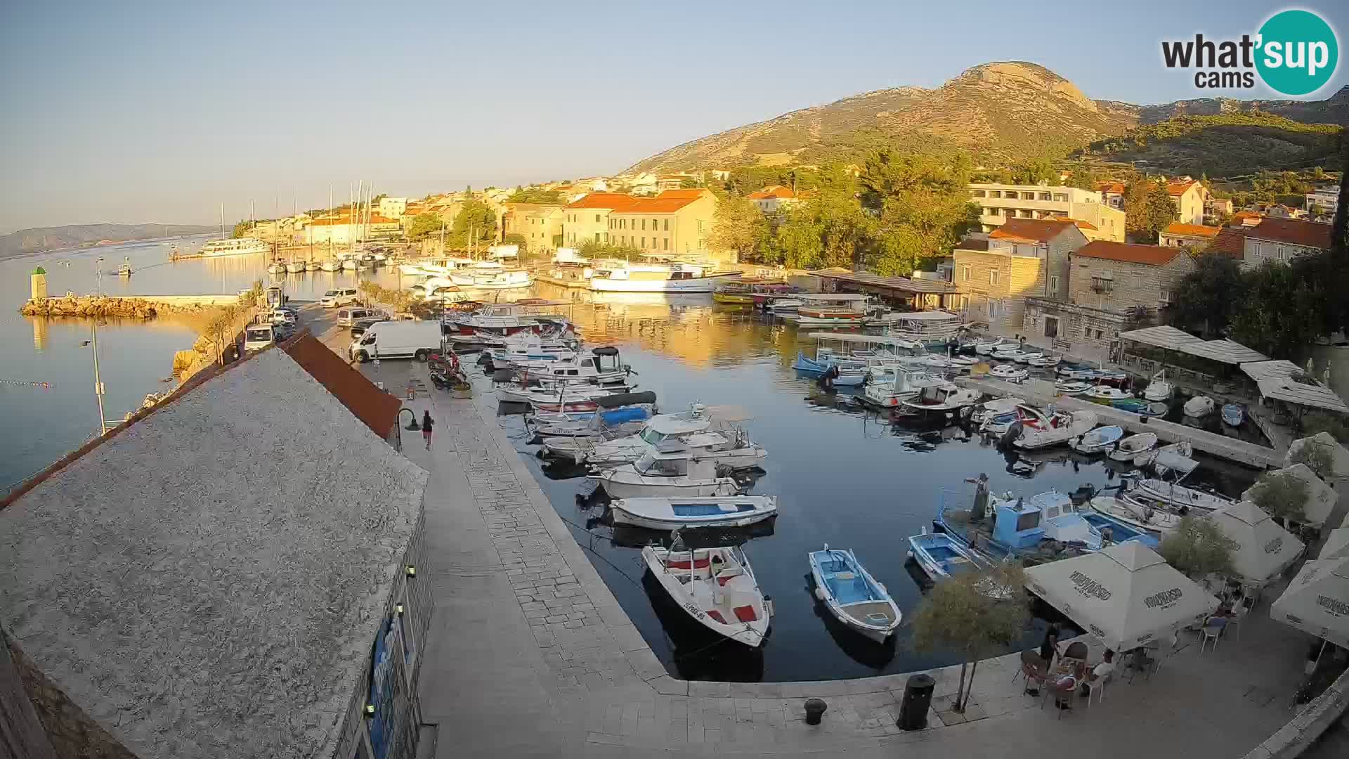 Webcam porto di Bol – Vista live sulla Riva e Marina