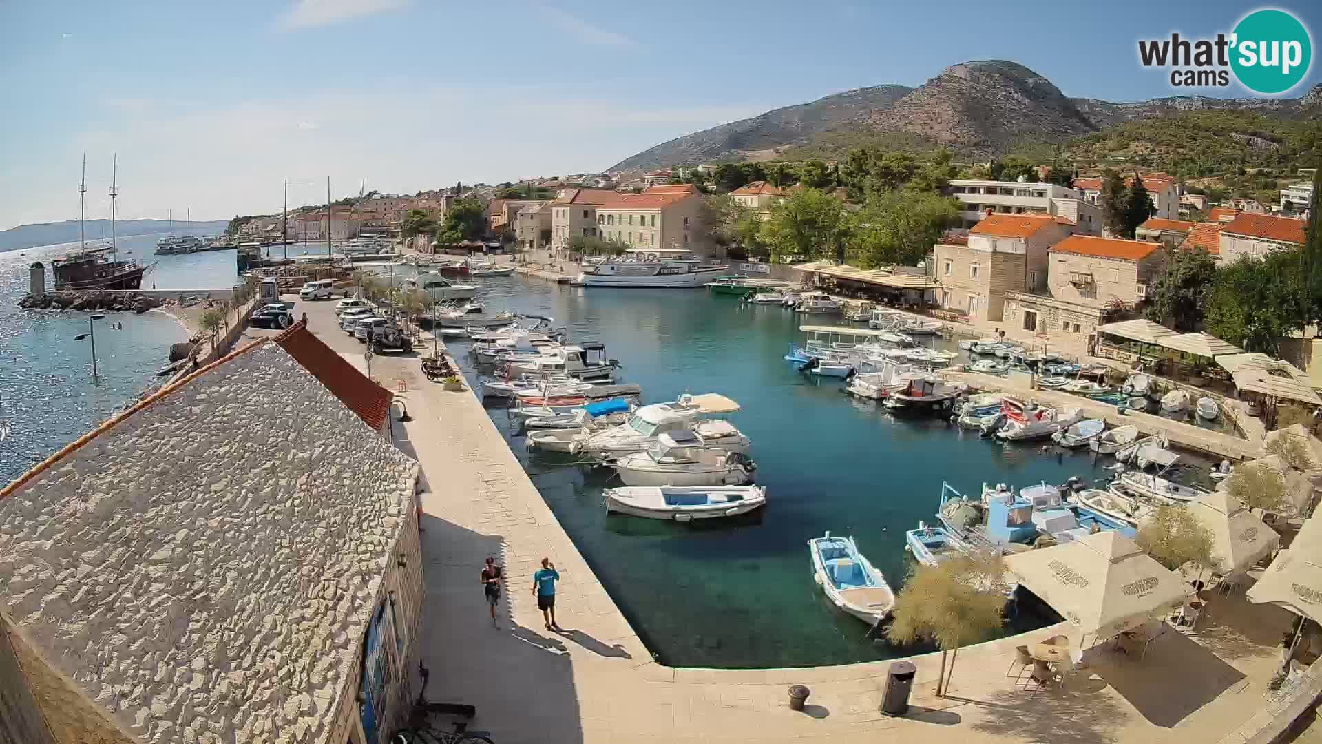 Web kamera Bol Riva – Pogled uživo na luku i marinu