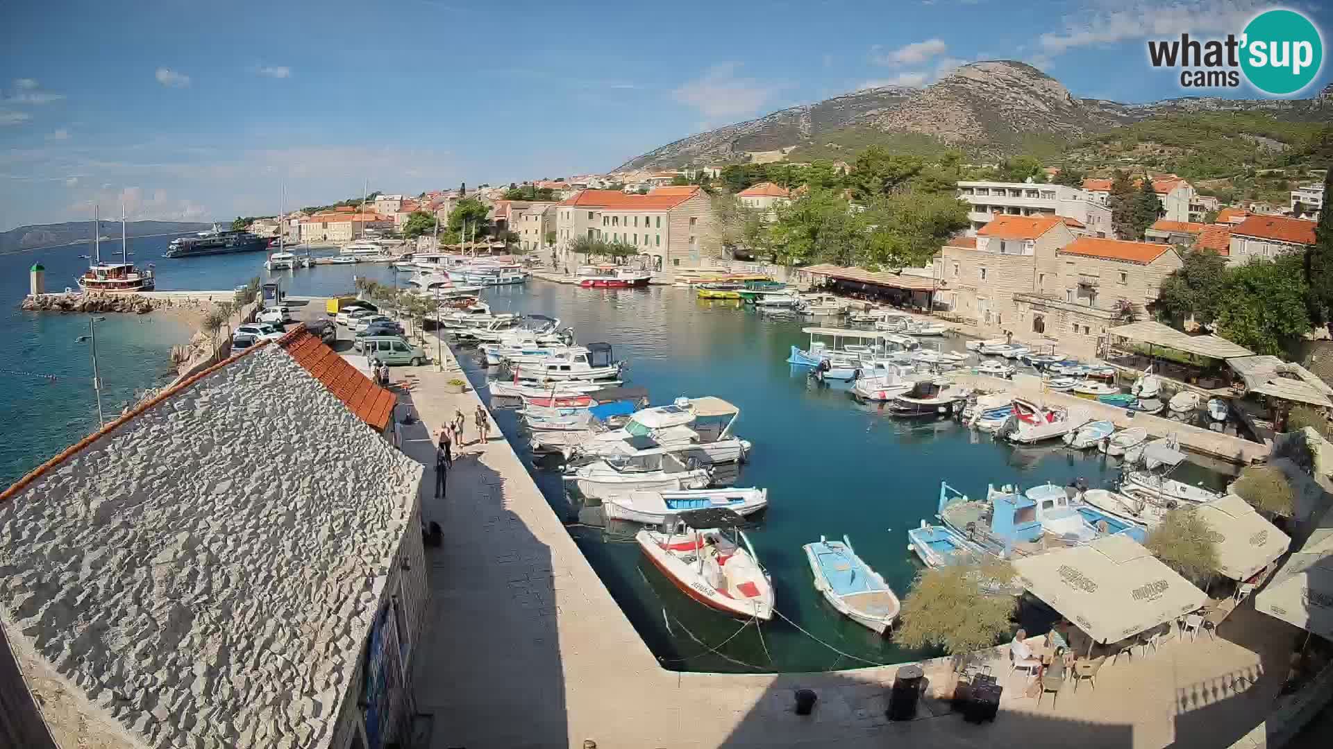Web kamera Bol Riva – Pogled uživo na luku i marinu
