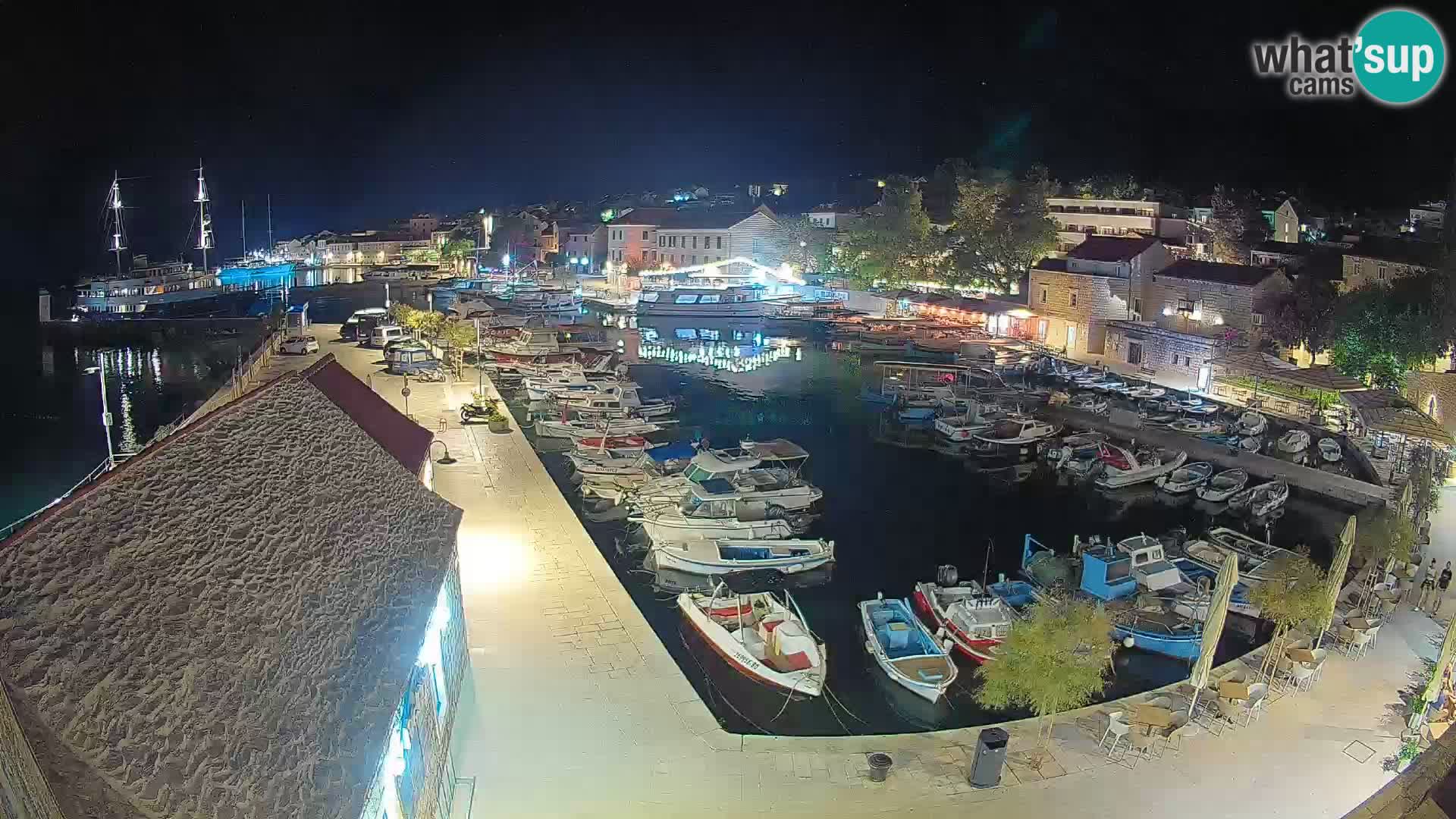 Webcam porto di Bol – Vista live sulla Riva e Marina