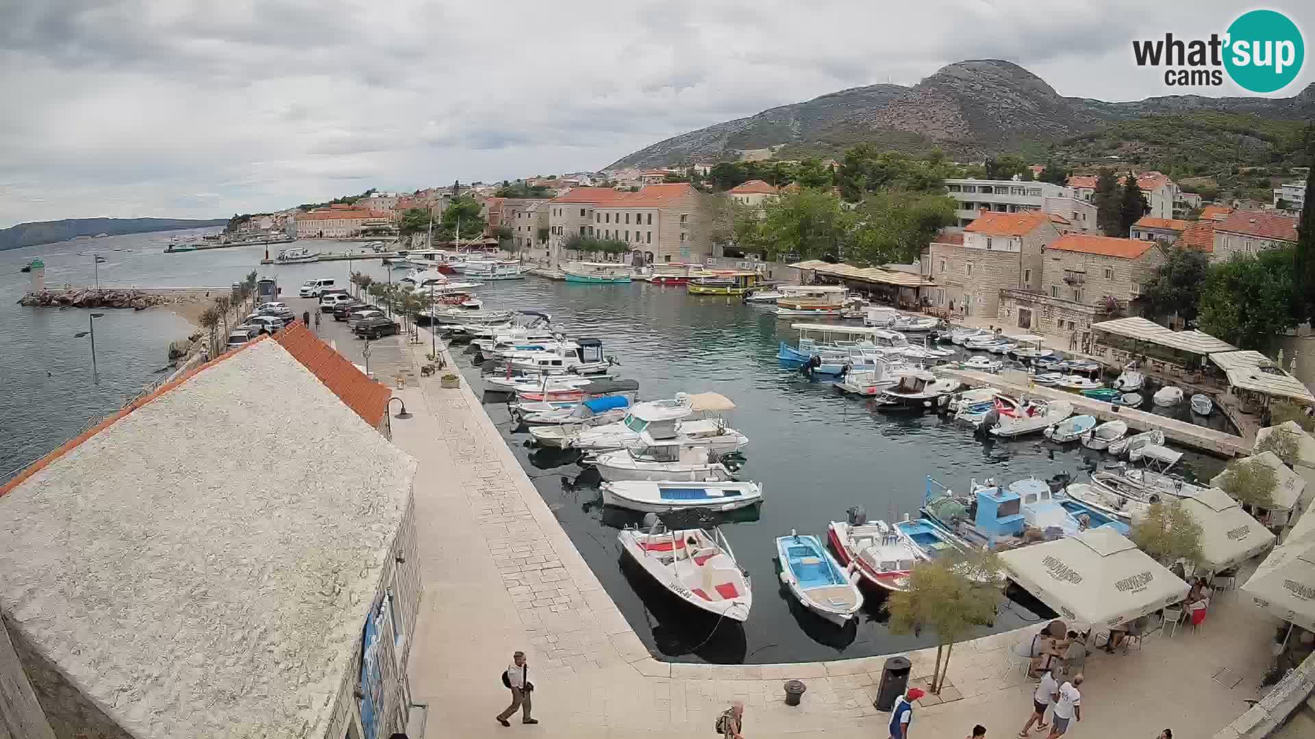 Web kamera Bol Riva – Pogled uživo na luku i marinu