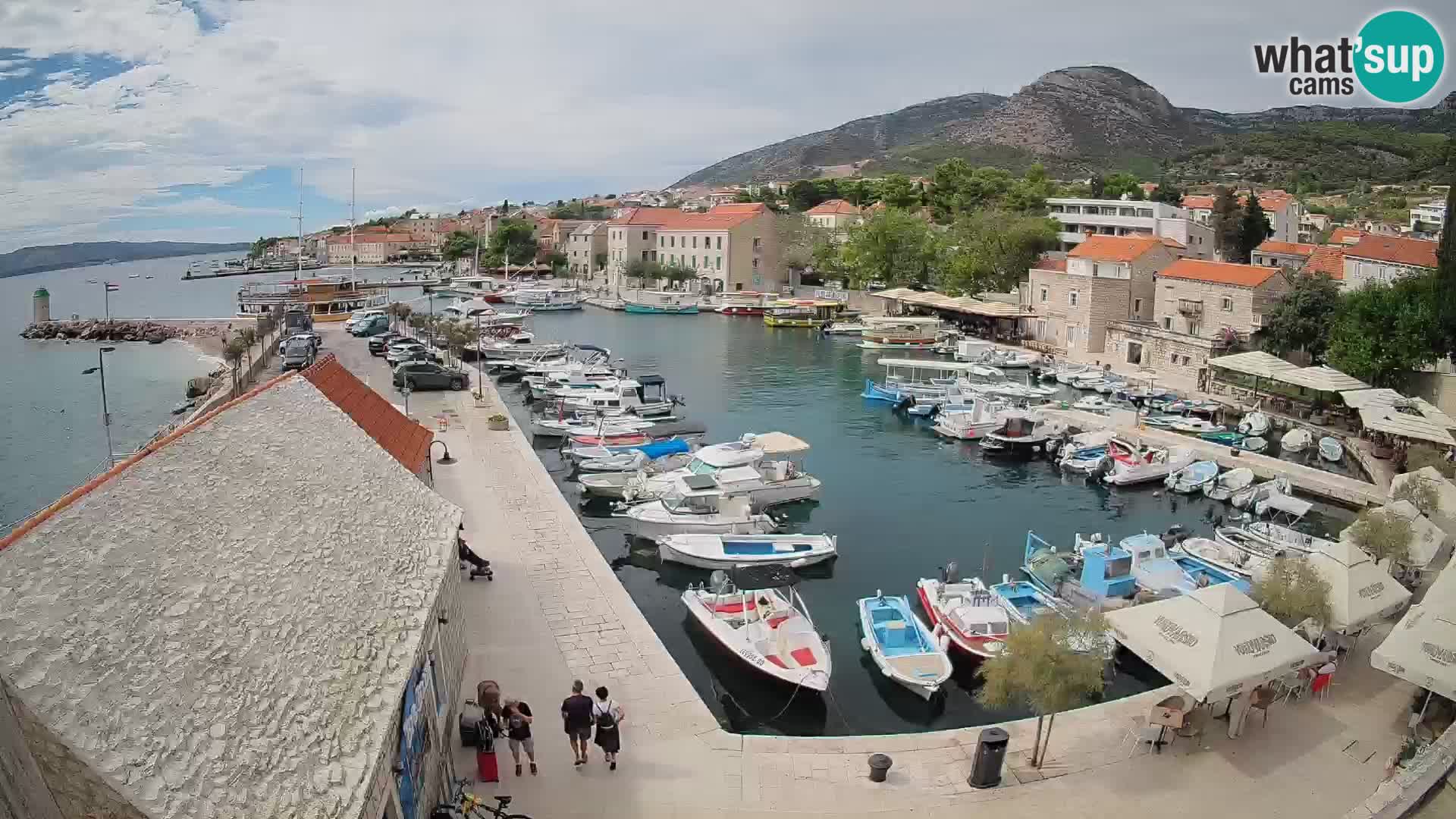 Web kamera Bol Riva – Pogled uživo na luku i marinu