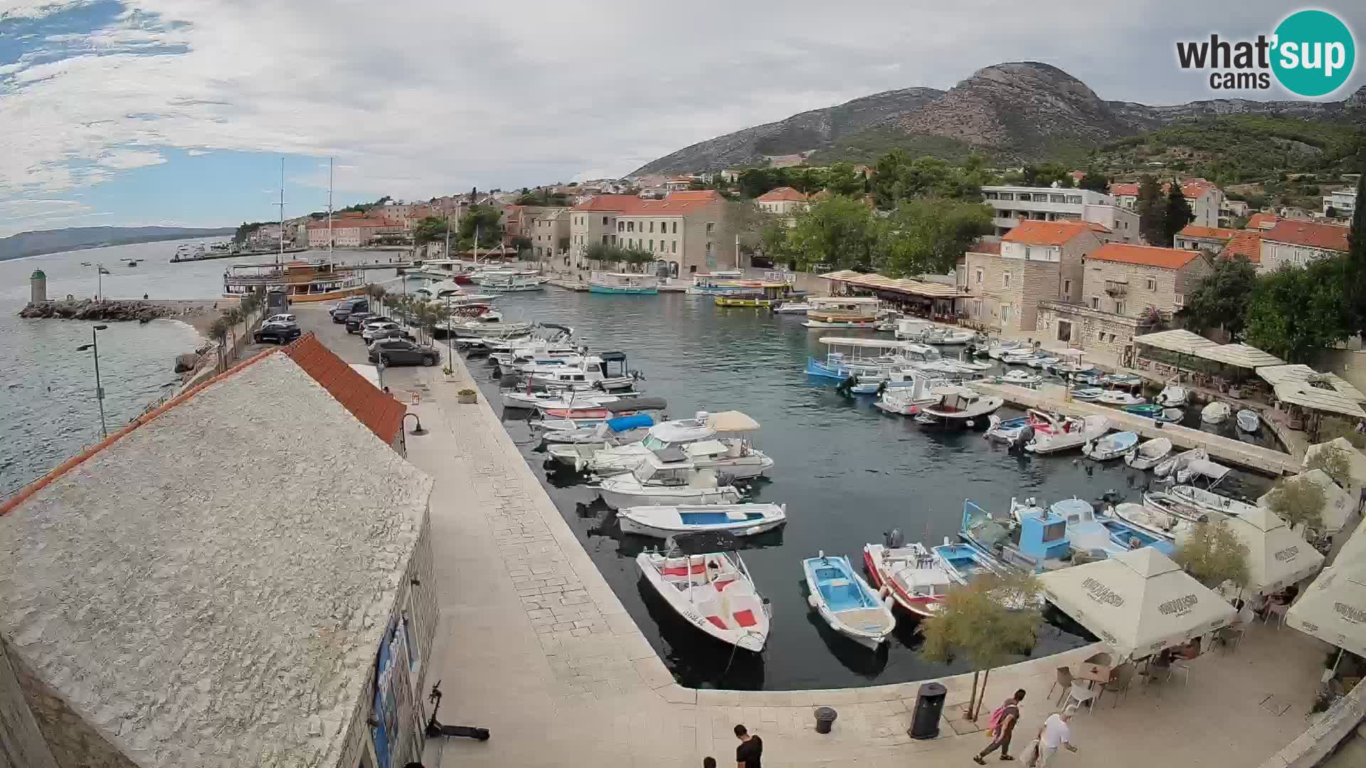 Web kamera Bol Riva – Pogled uživo na luku i marinu