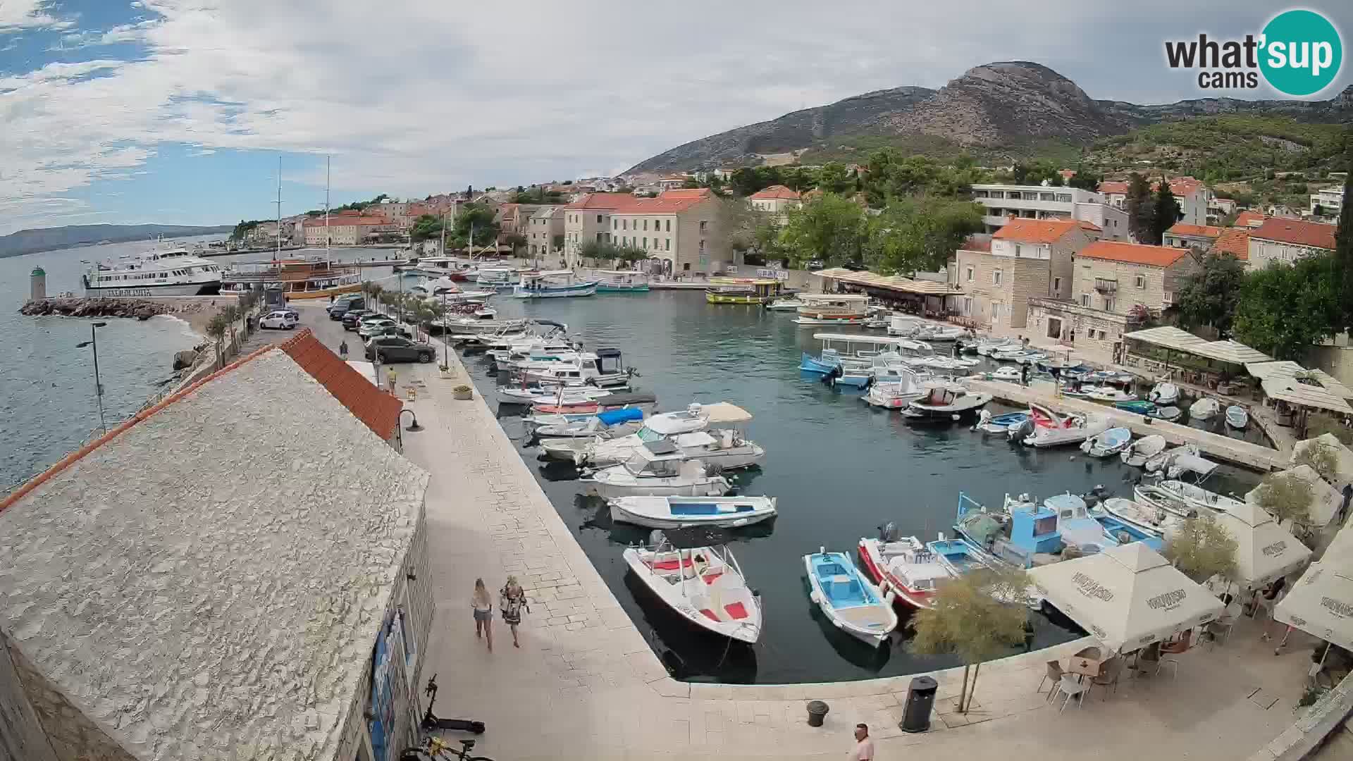 Web kamera Bol Riva – Pogled uživo na luku i marinu