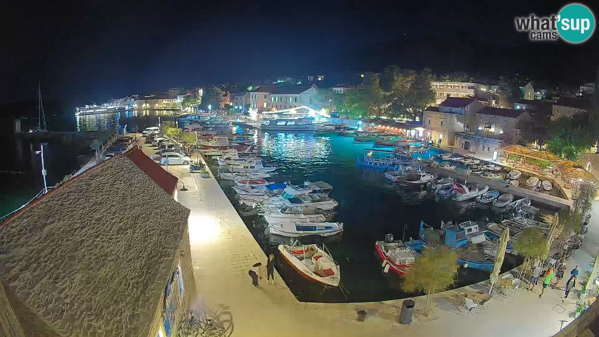 Web kamera Bol Riva – Pogled uživo na luku i marinu